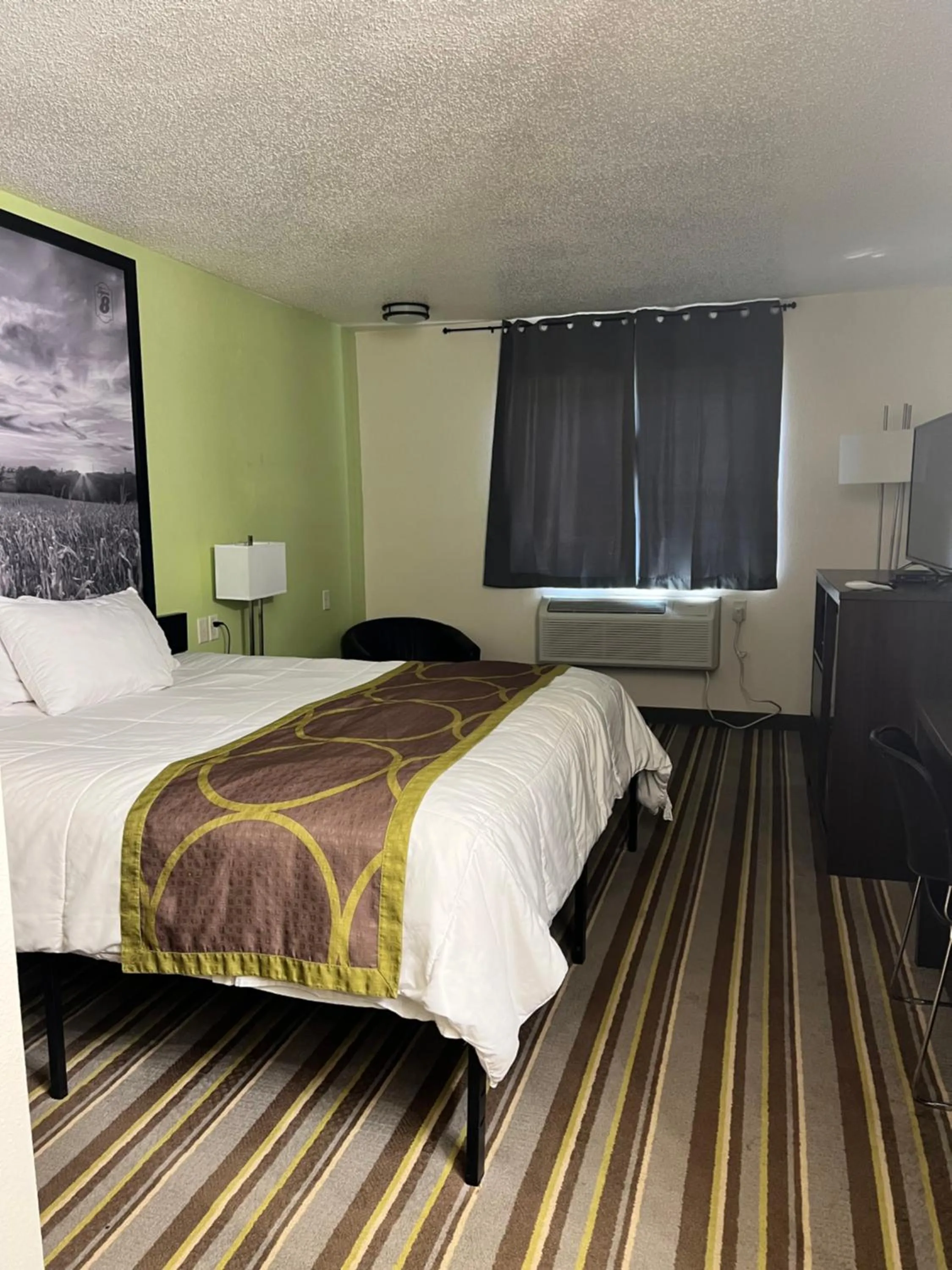 Bedroom, Bed in Super 8 by Wyndham Nebraska City
