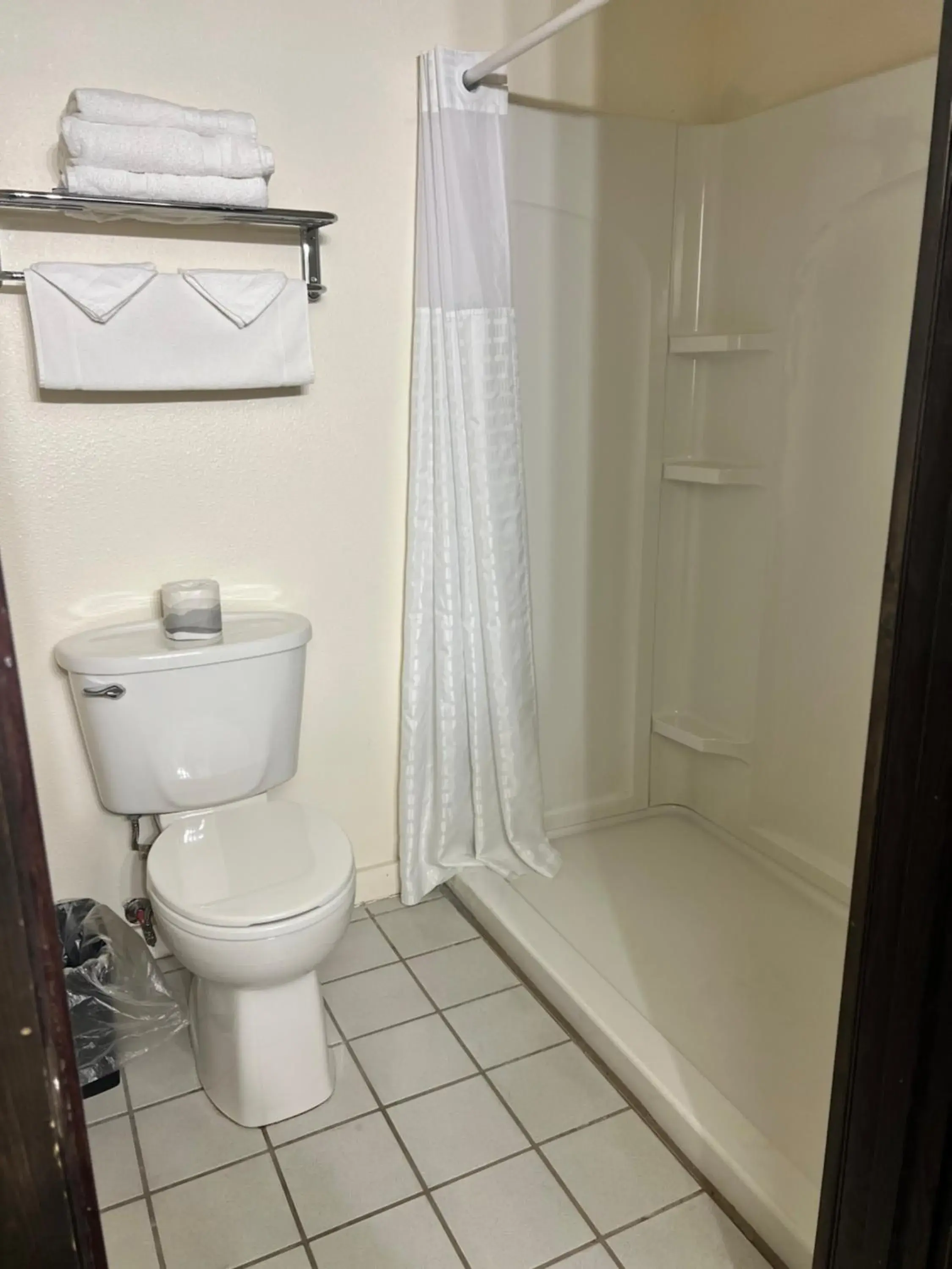 Queen Room - Non-Smoking in Super 8 by Wyndham Nebraska City Queen Room - Non-Smoking in Super 8 by Wyndham Nebraska City