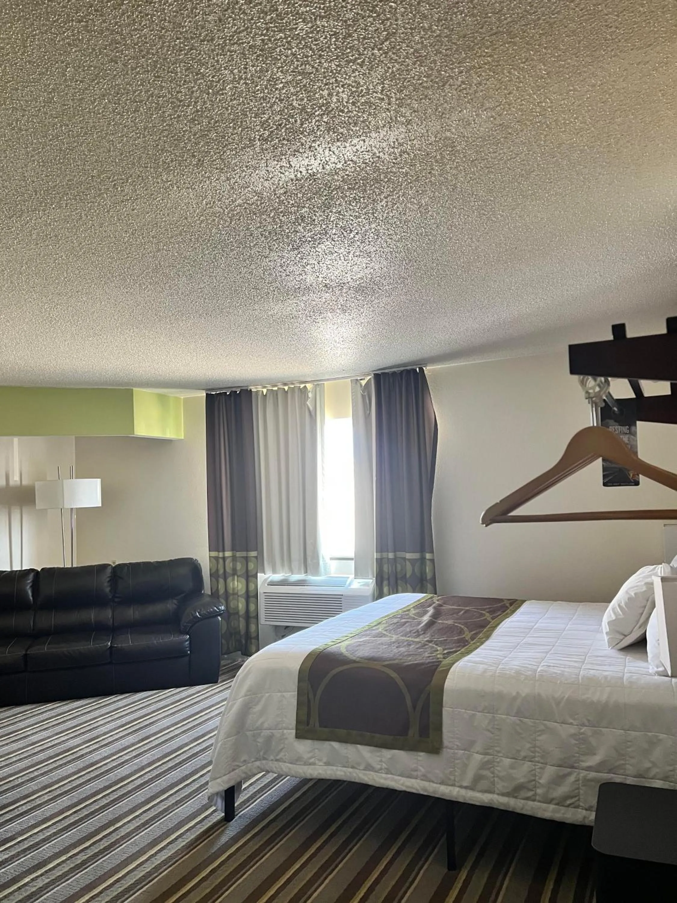 Bedroom, Bed in Super 8 by Wyndham Nebraska City