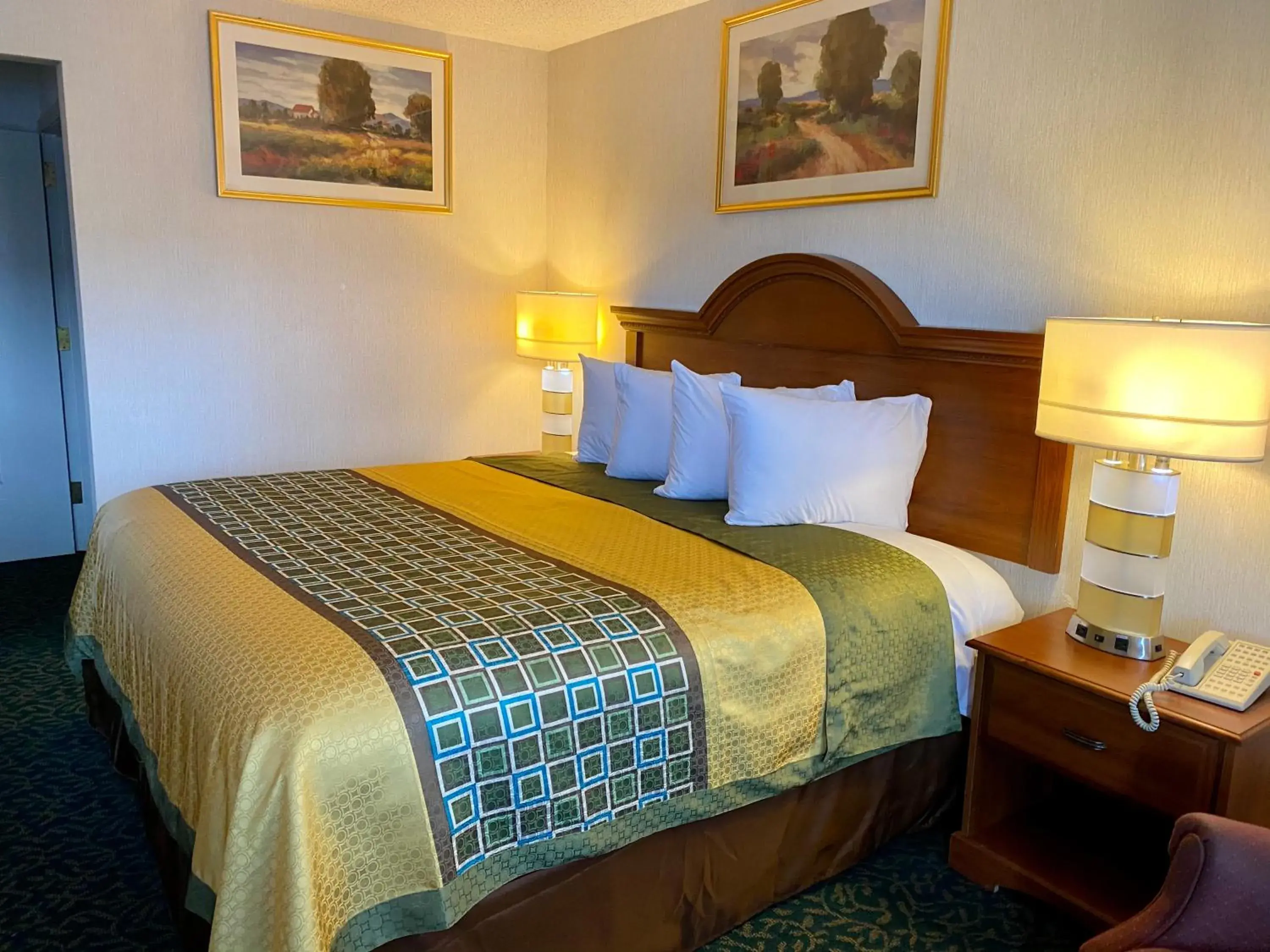 Bed in Harrisonville Inn & Suites Bed in Harrisonville Inn & Suites