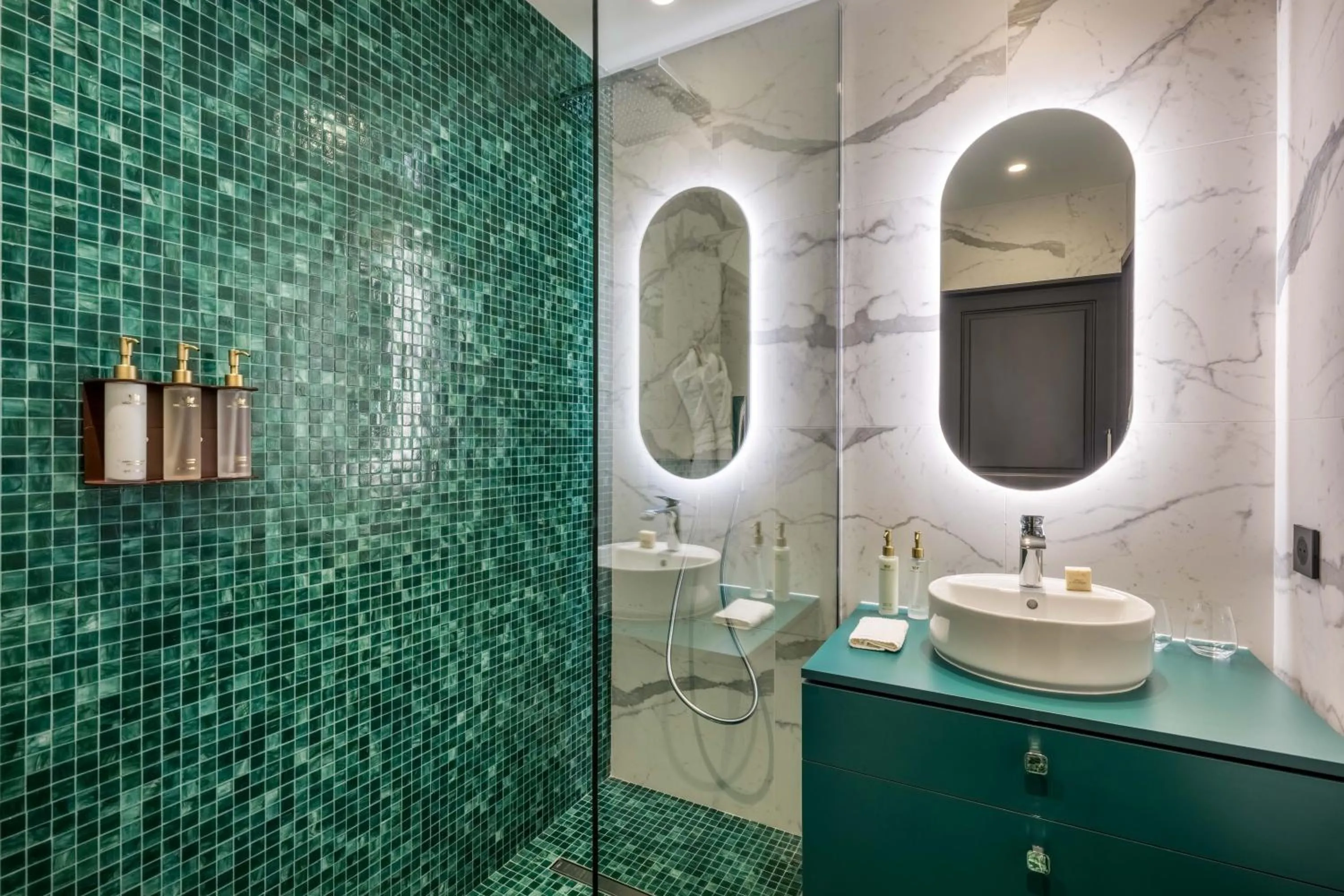 Shower in Les Suites de l'Ile Barbe