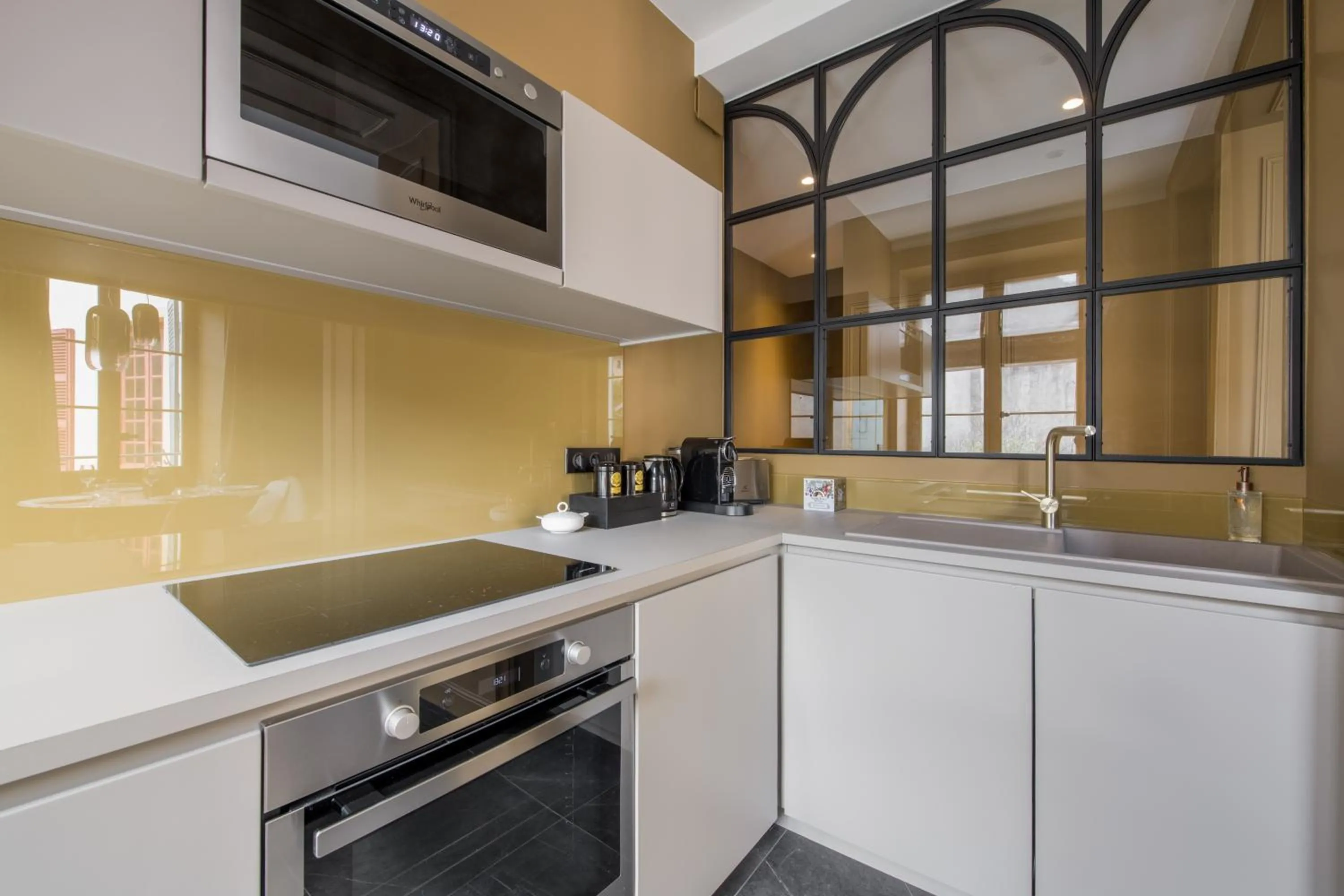 Kitchen or kitchenette in Les Suites de l'Ile Barbe
