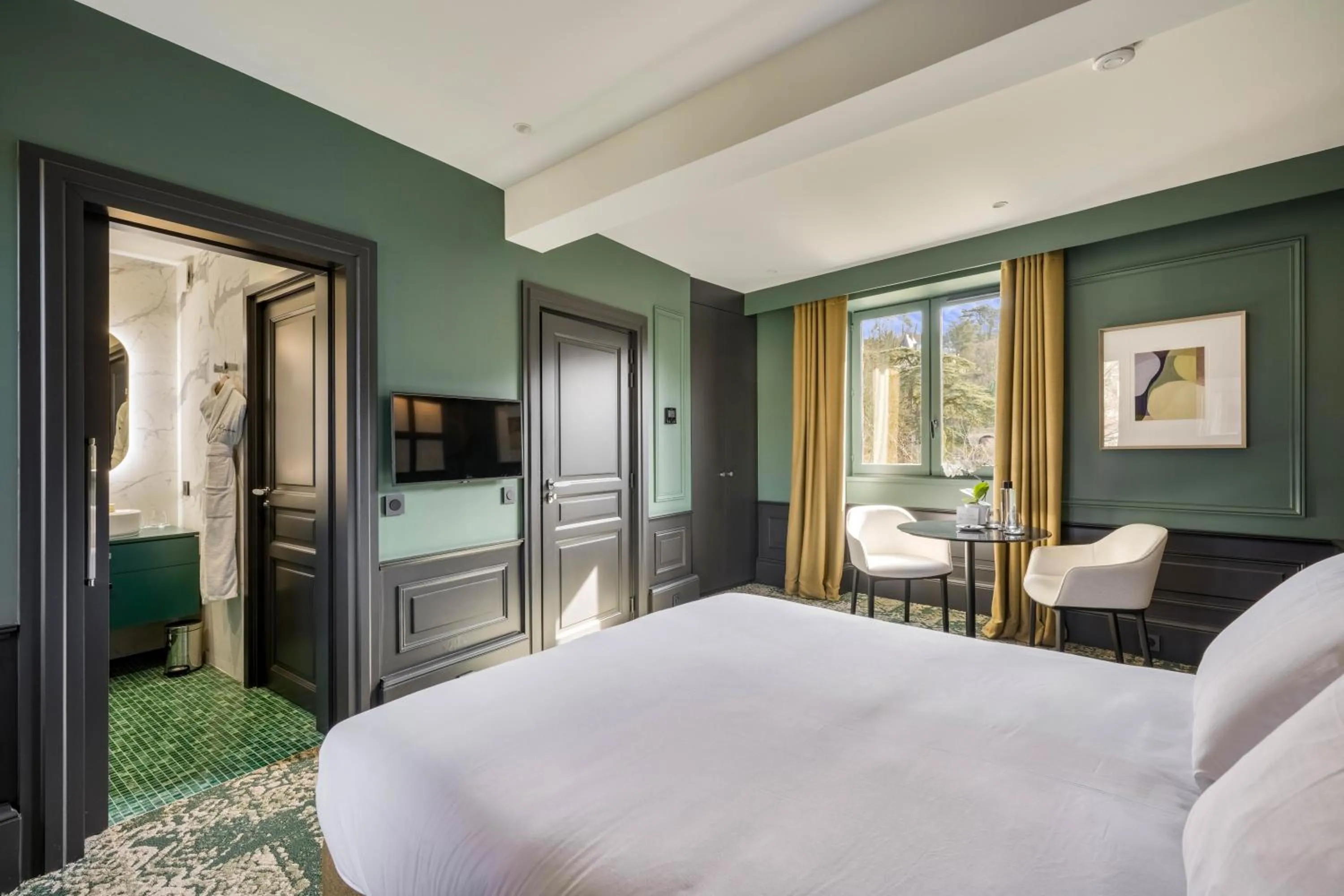 TV and multimedia, Bed in Les Suites de l'Ile Barbe