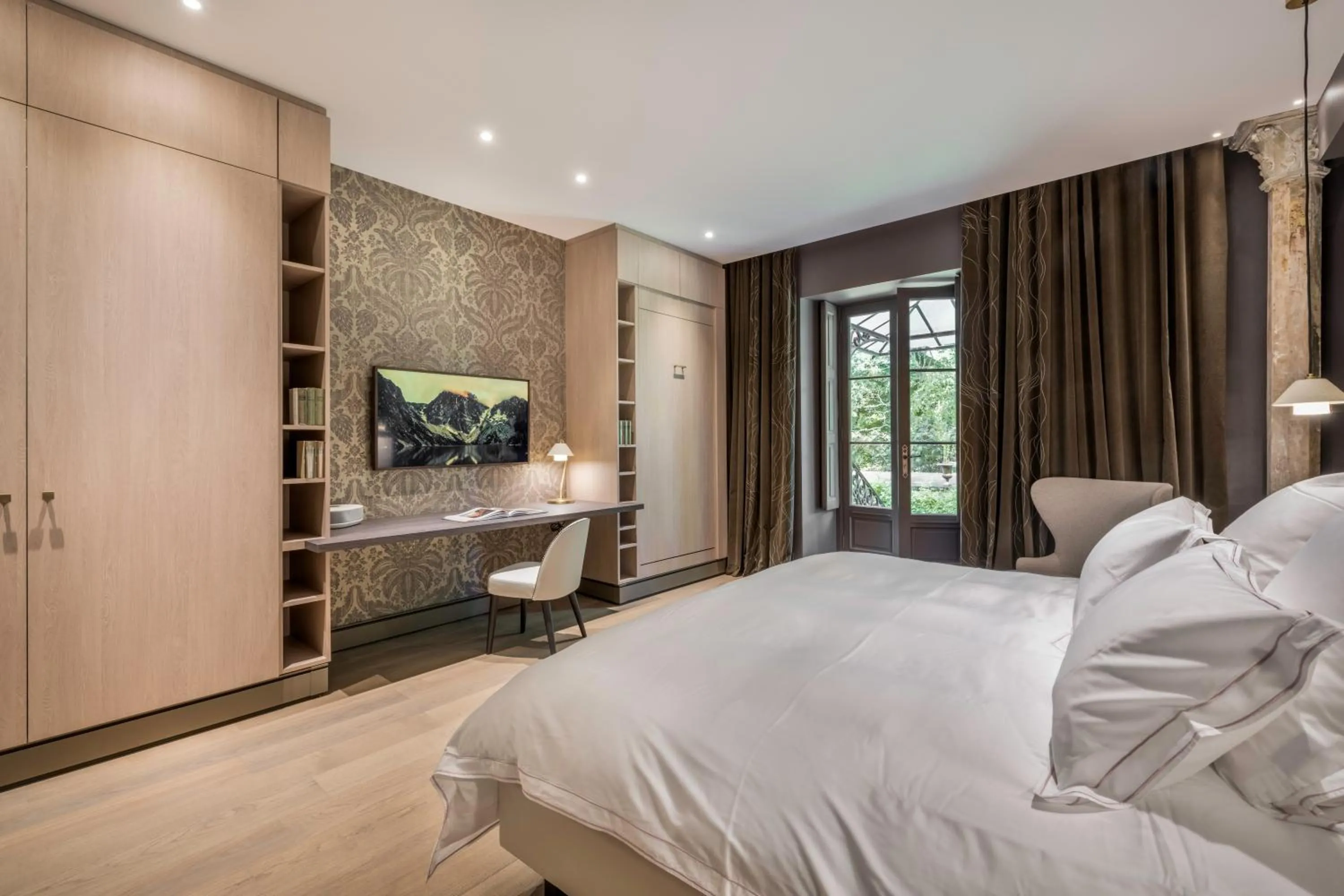 Bedroom, Bed in Les Suites de l'Ile Barbe