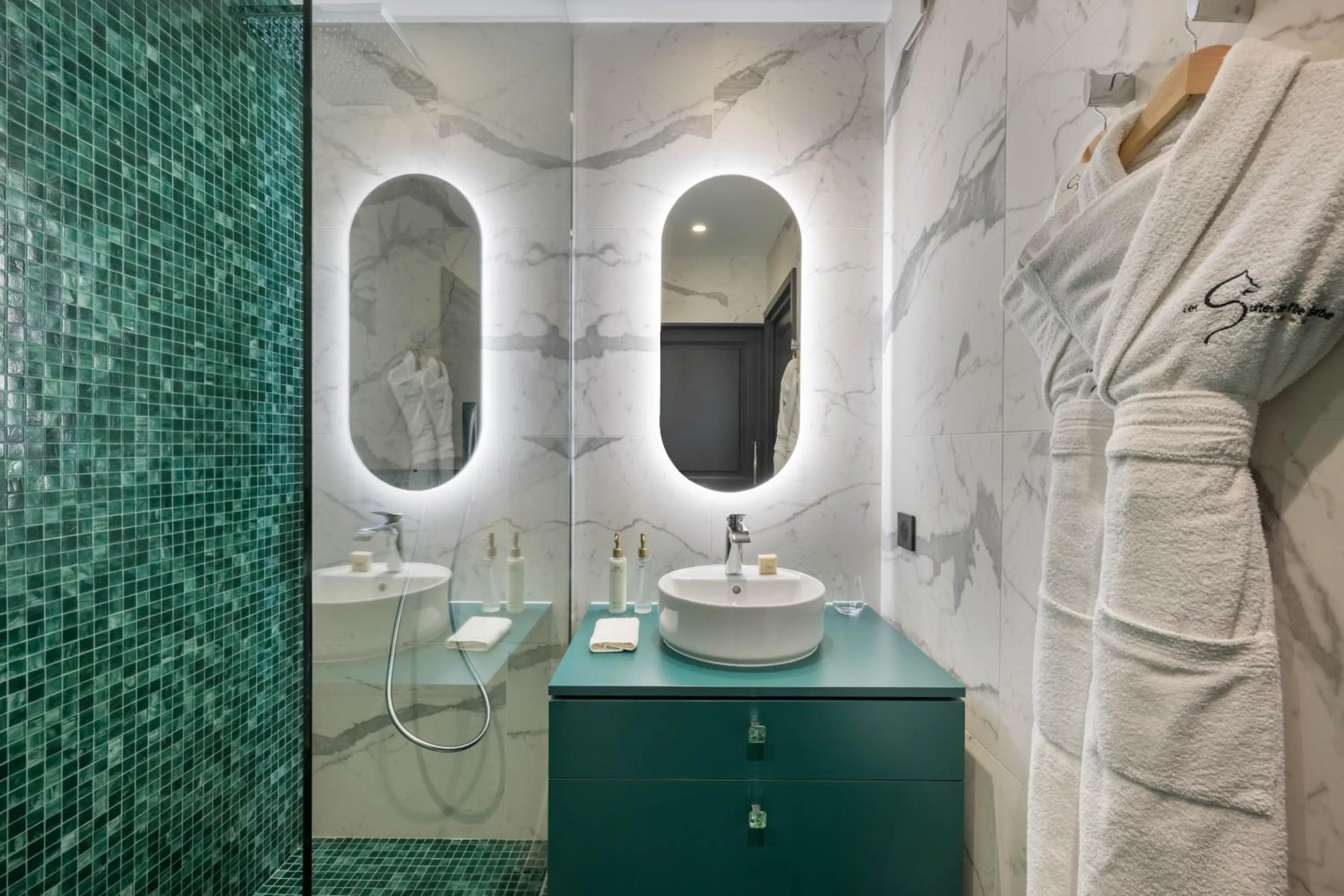 Shower in Les Suites de l'Ile Barbe