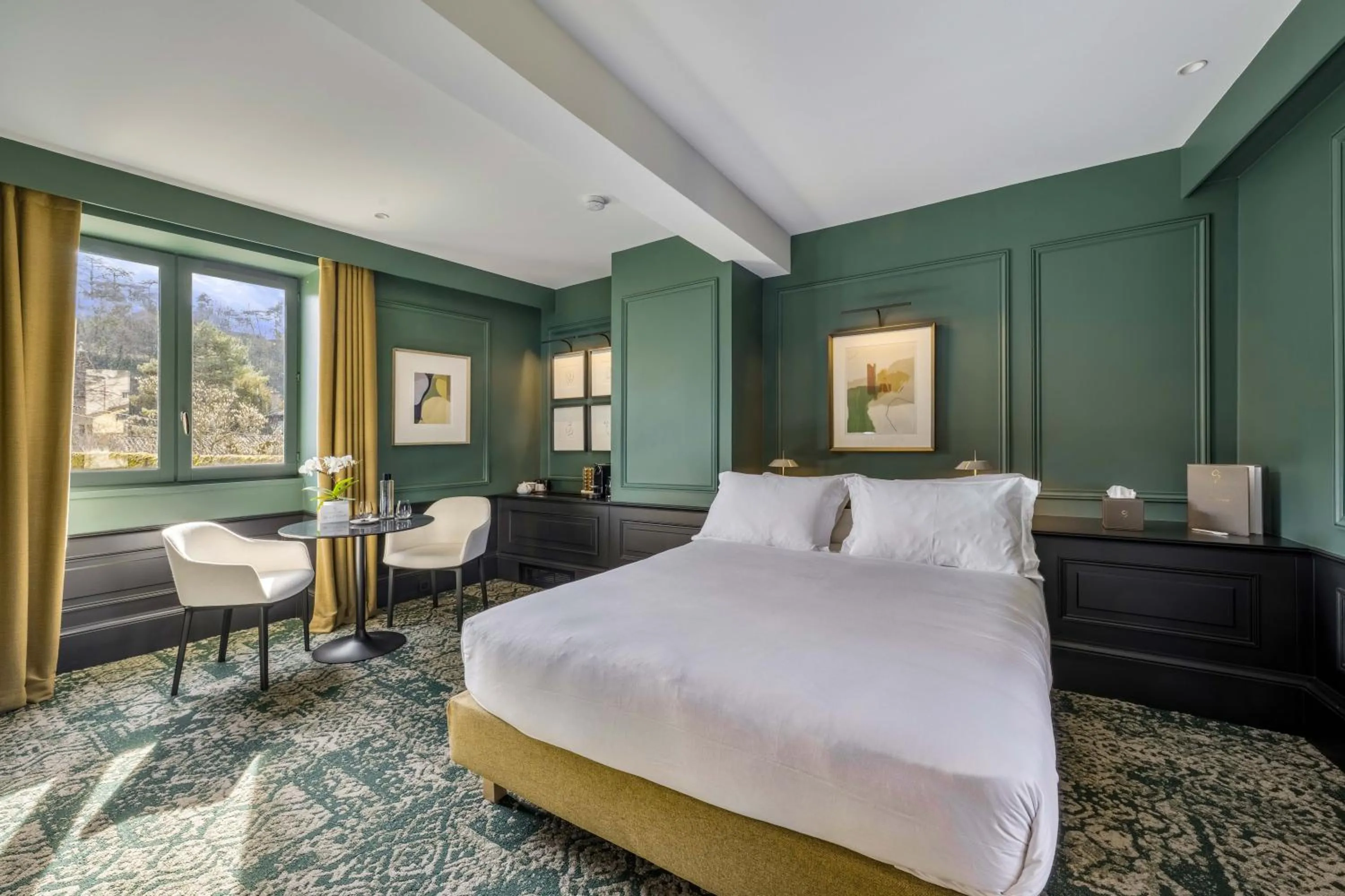 Photo of the whole room, Bed in Les Suites de l'Ile Barbe
