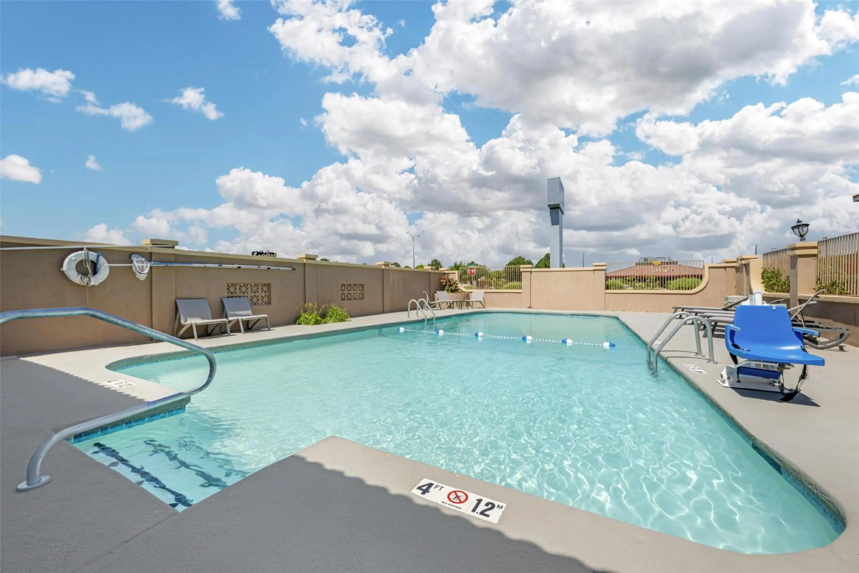 Pool view in Best Western El Rancho Palacio