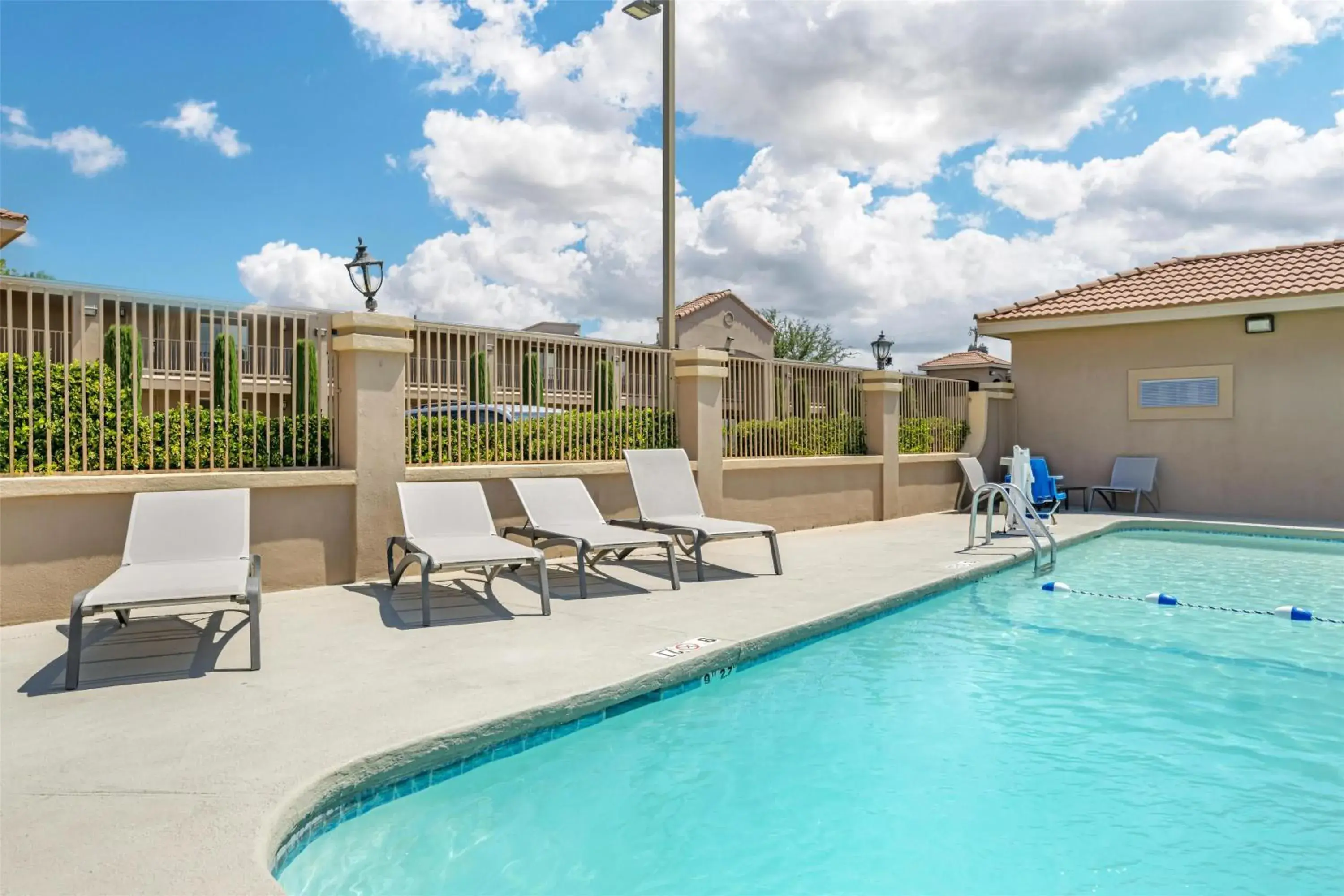 Pool view in Best Western El Rancho Palacio Pool view in Best Western El Rancho Palacio