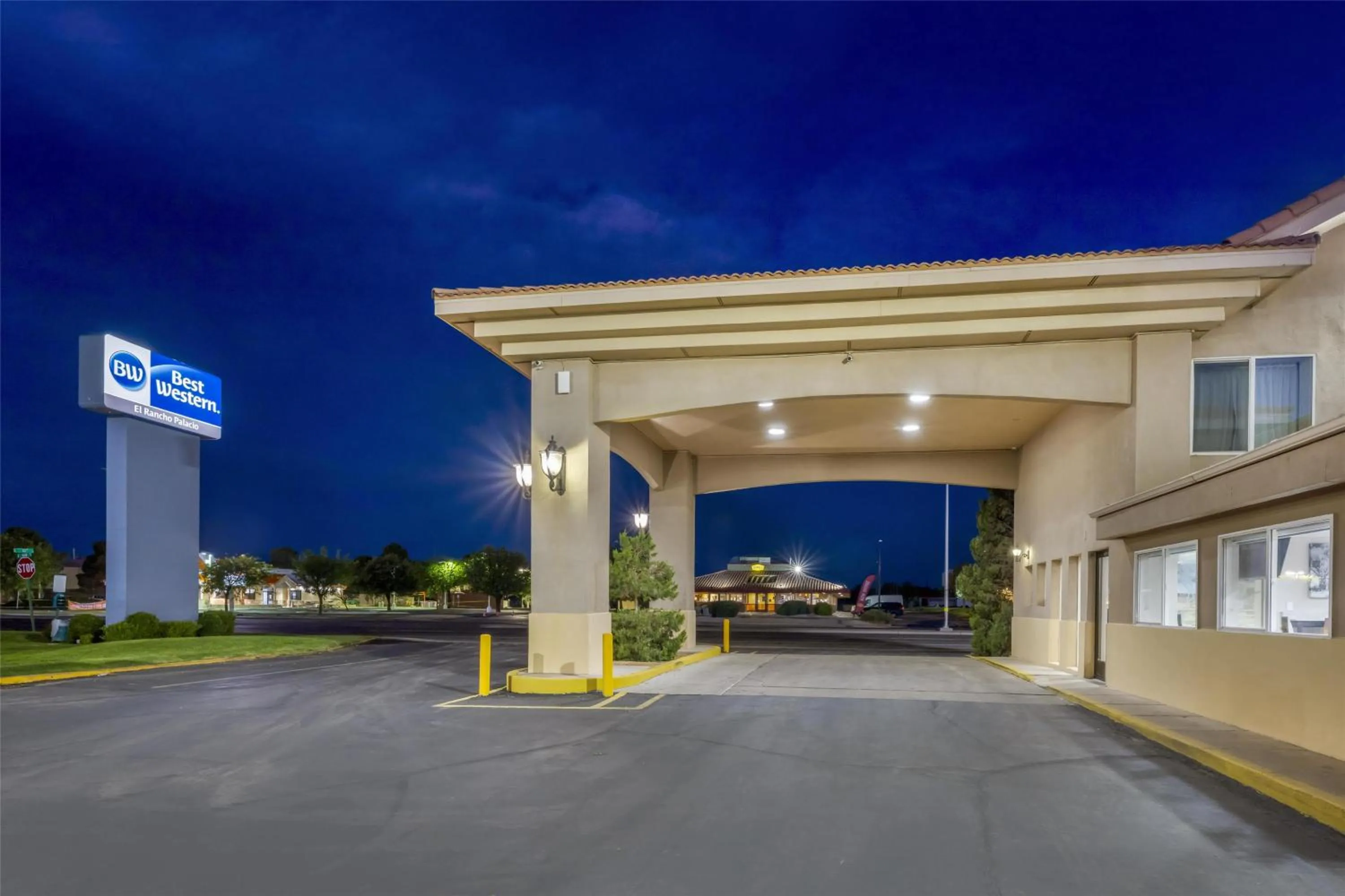 Property building in Best Western El Rancho Palacio