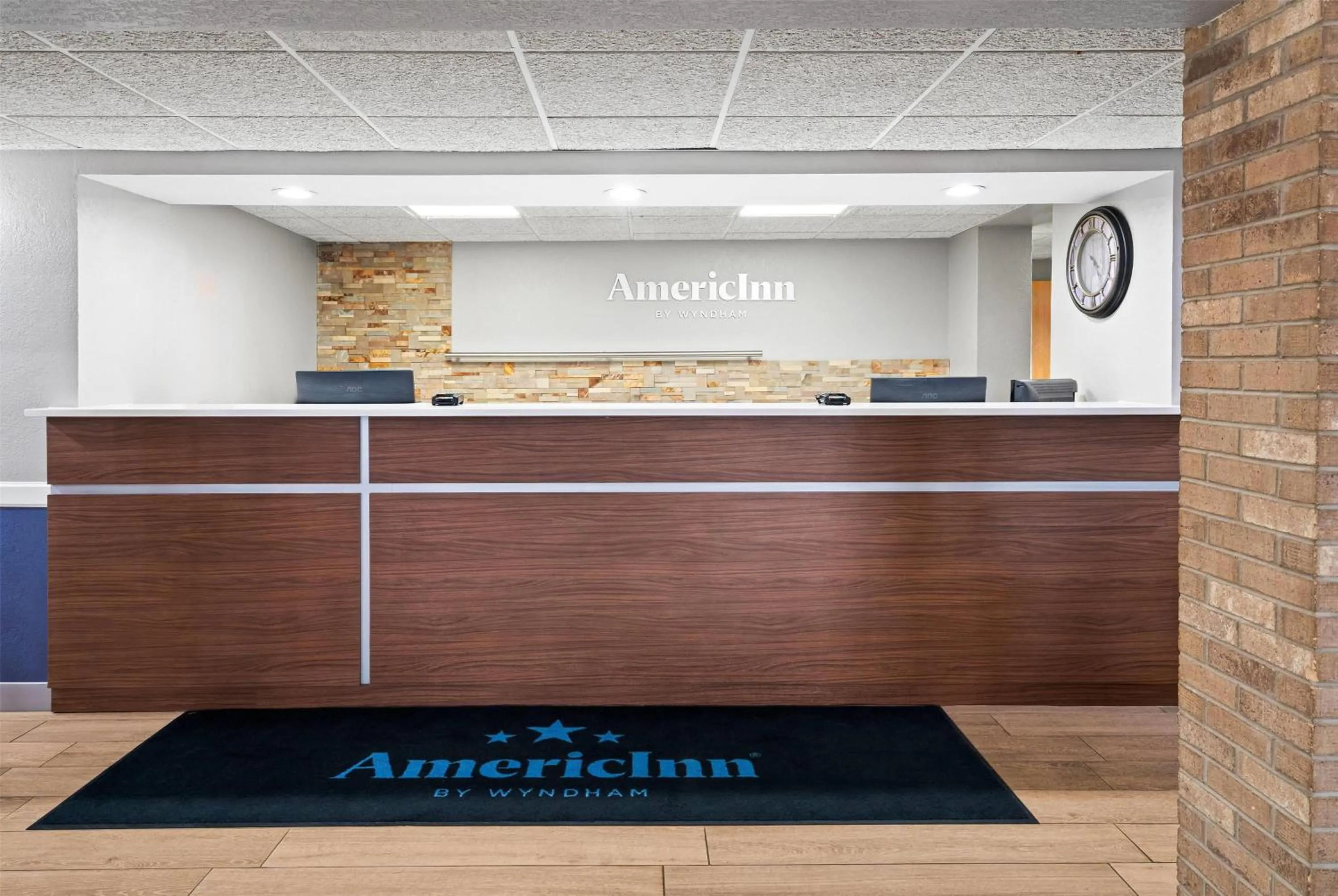 Lobby or reception in AmericInn by Wyndham Dickinson