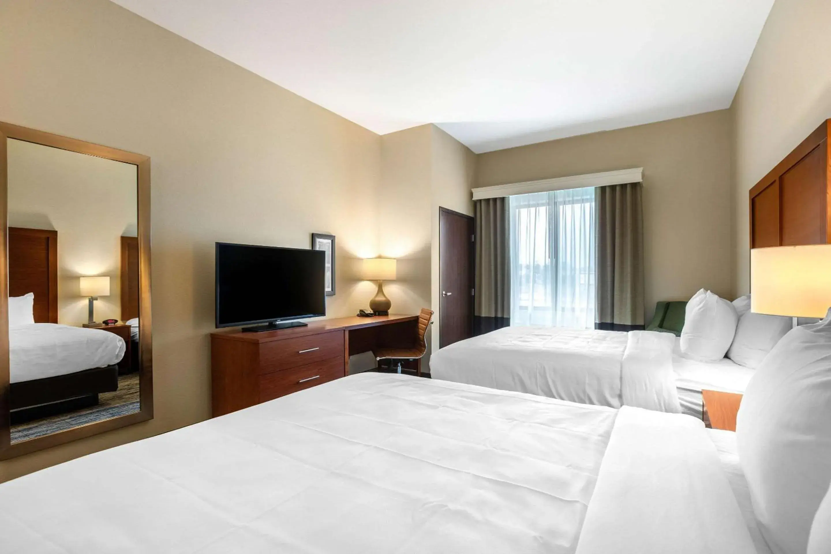 Queen Room with Two Queen Beds - Non-Smoking in Comfort Inn & Suites Ames near ISU Campus Queen Room with Two Queen Beds - Non-Smoking in Comfort Inn & Suites Ames near ISU Campus