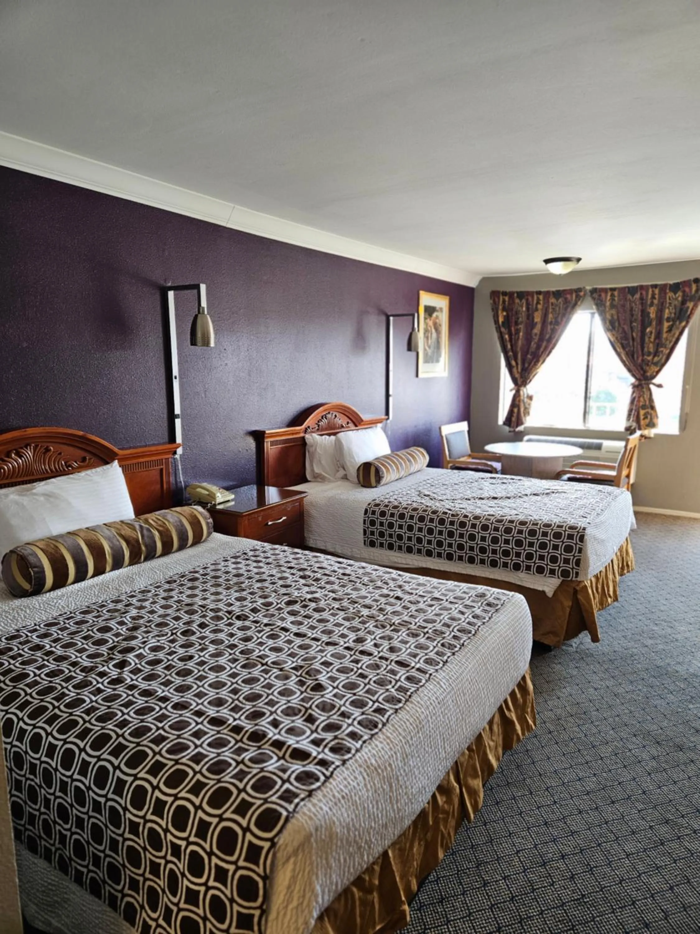 Bed in Fullerton Inn