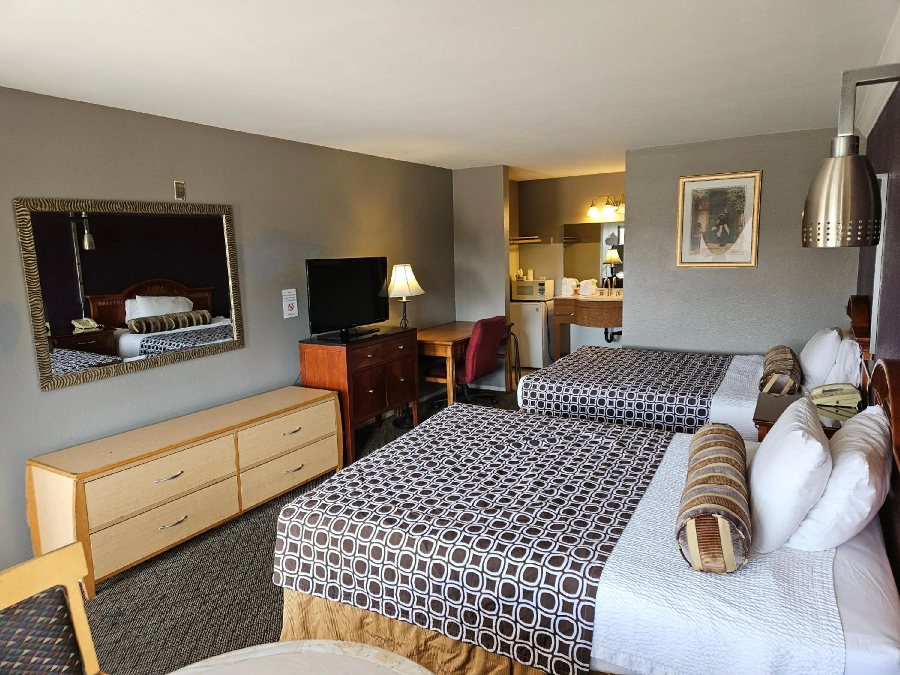 Bed in Fullerton Inn