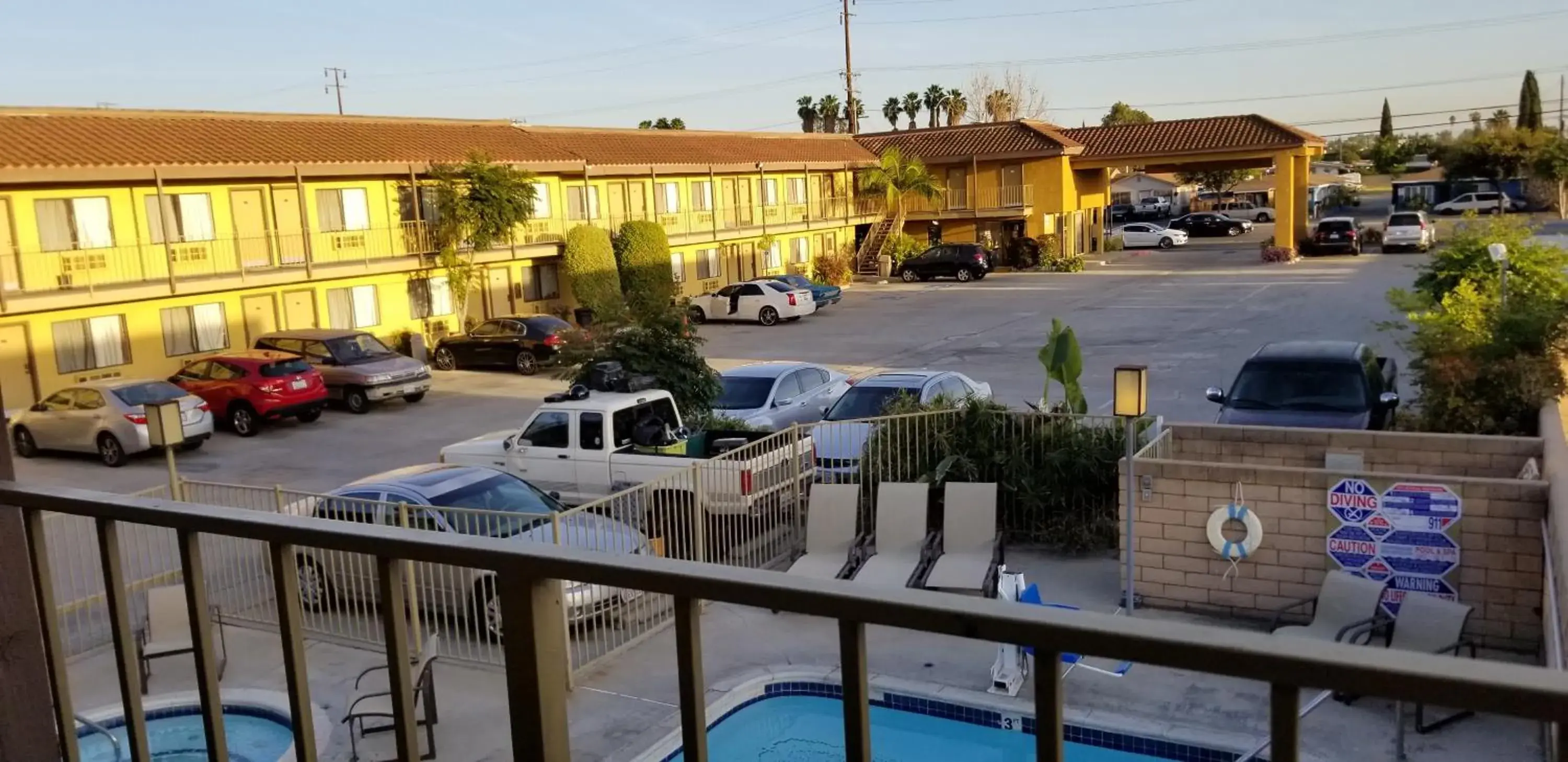 Property building in Fullerton Inn Property building in Fullerton Inn