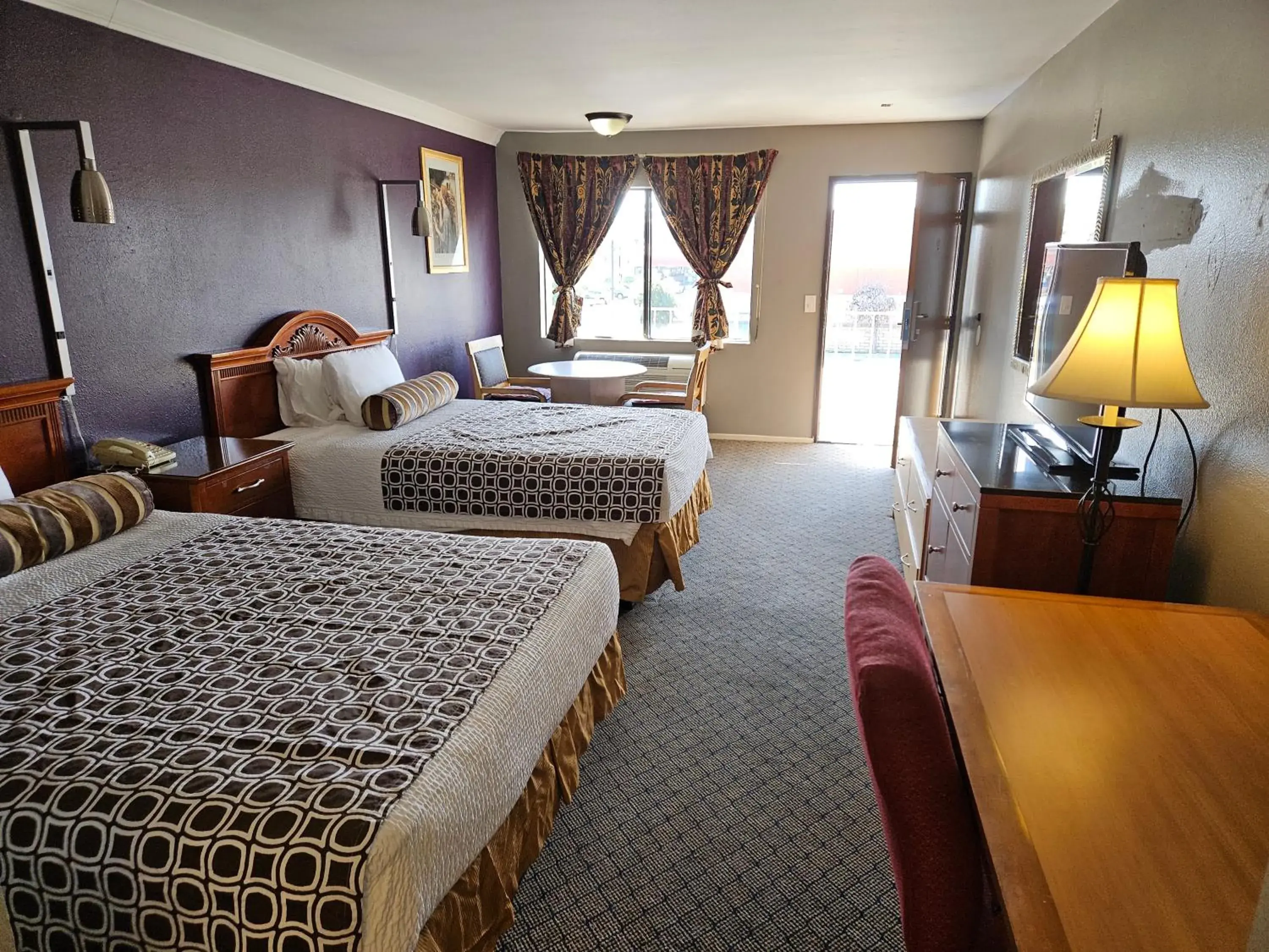 Bed in Fullerton Inn Bed in Fullerton Inn