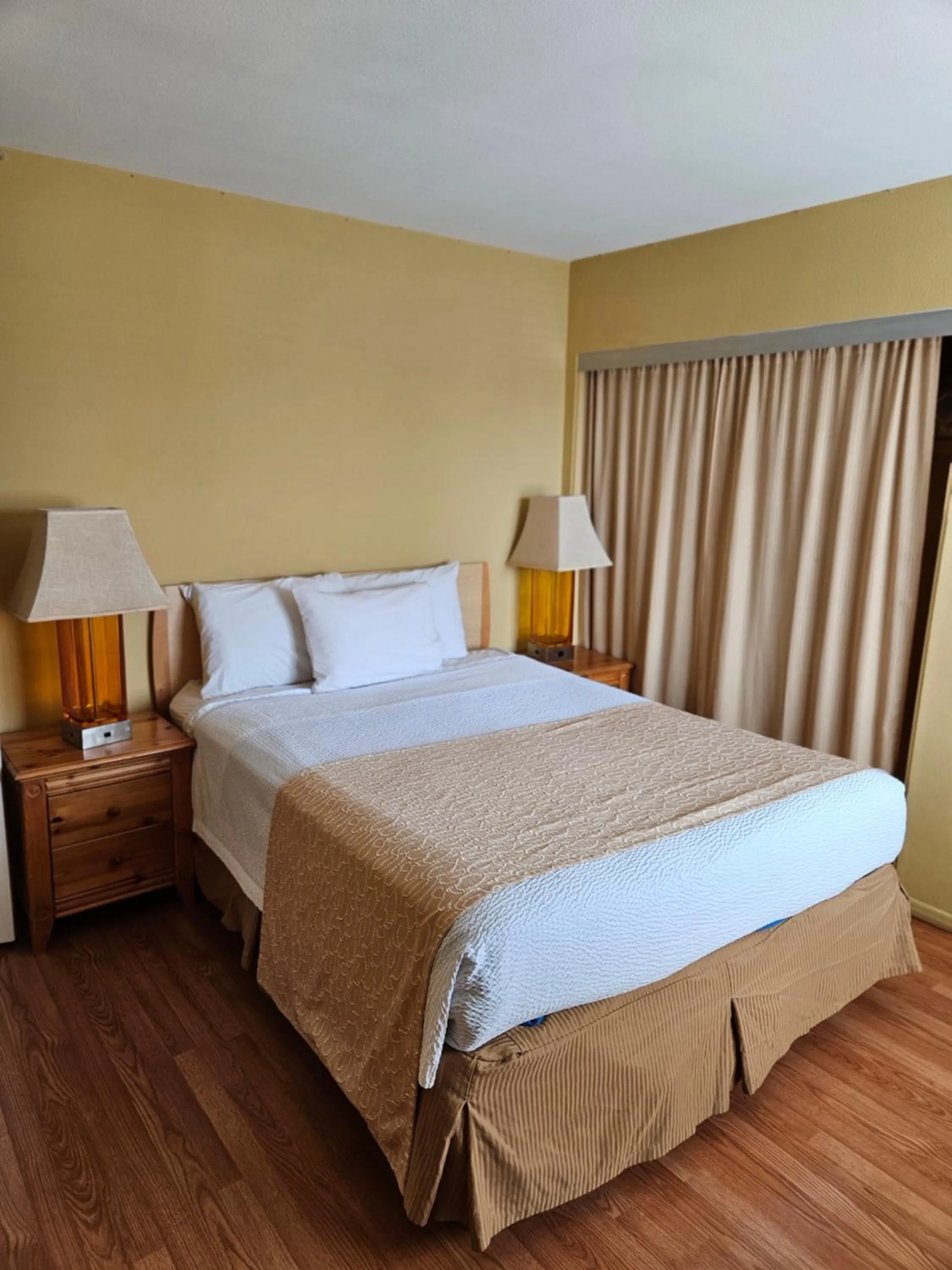 Bed in Fullerton Inn