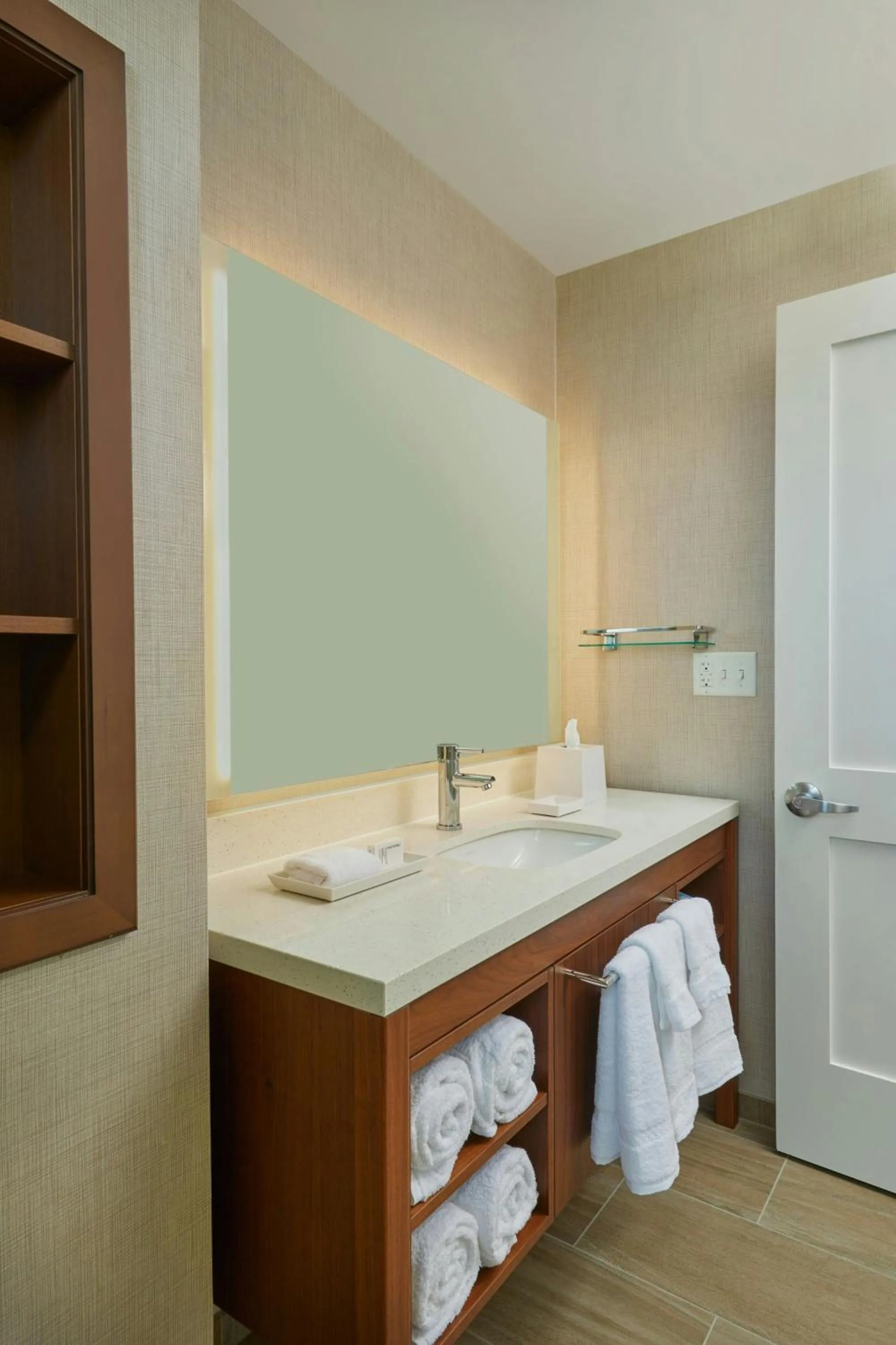 Bathroom in Residence Inn by Marriott Oahu Kapolei