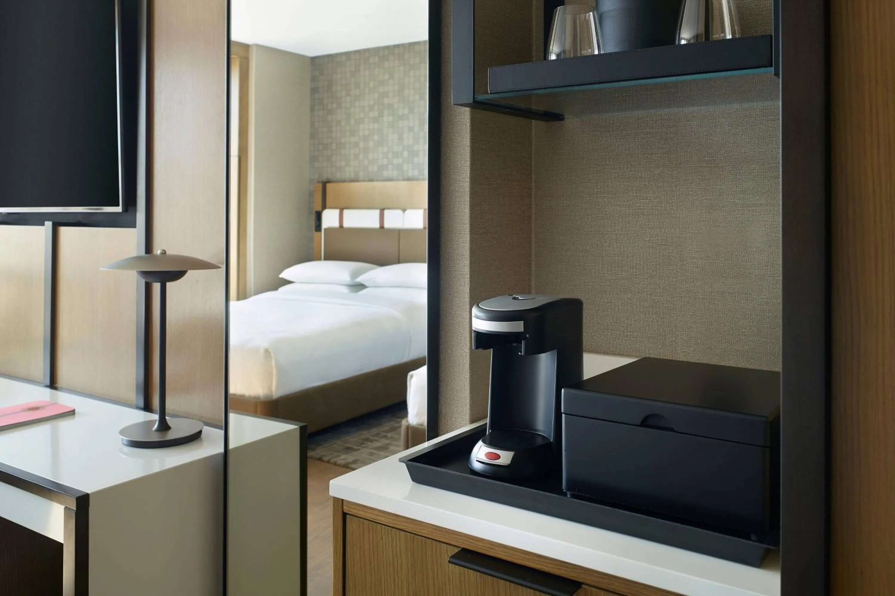 Photo of the whole room, Bed in Lexington Marriott City Center