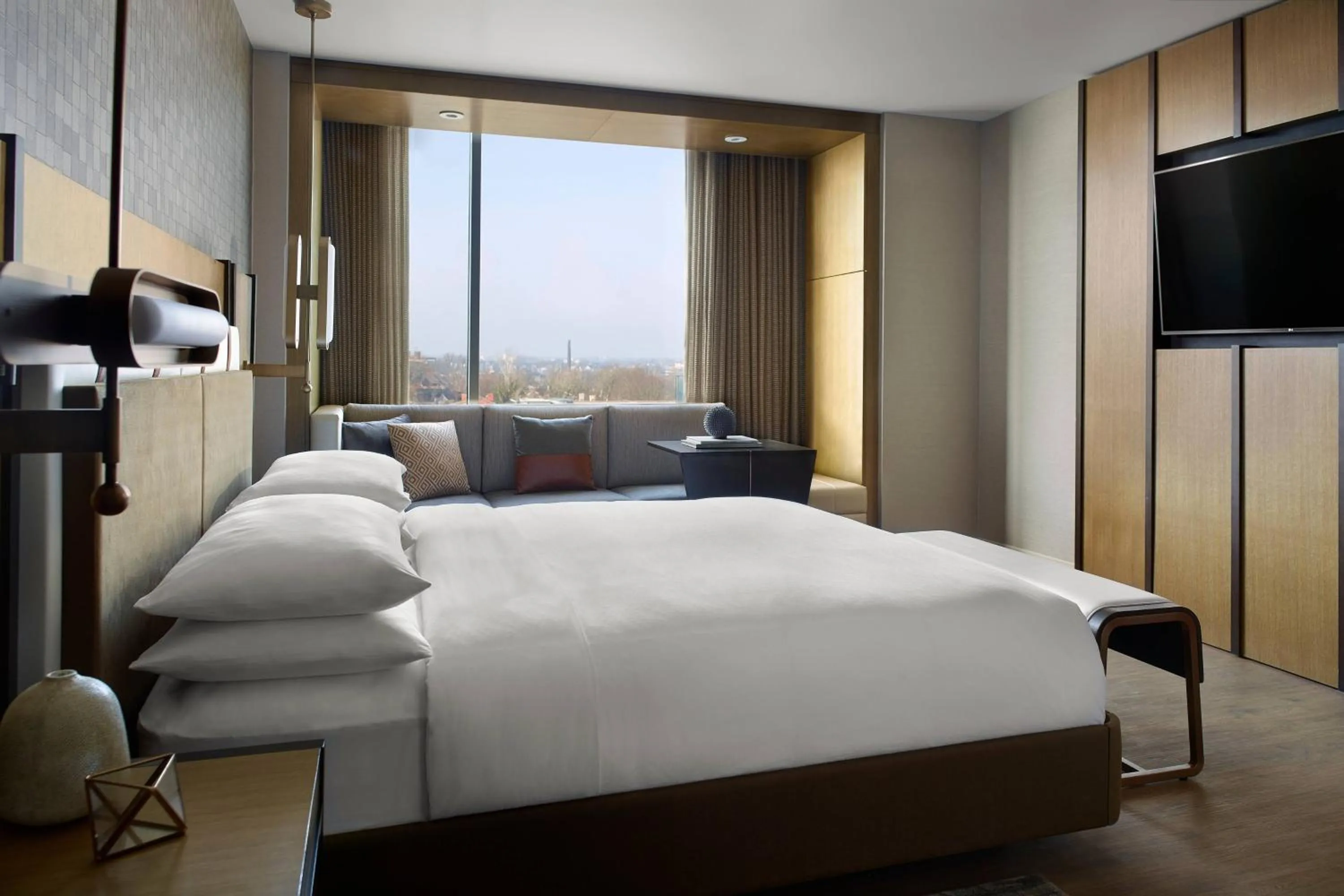 Bedroom, Bed in Lexington Marriott City Center