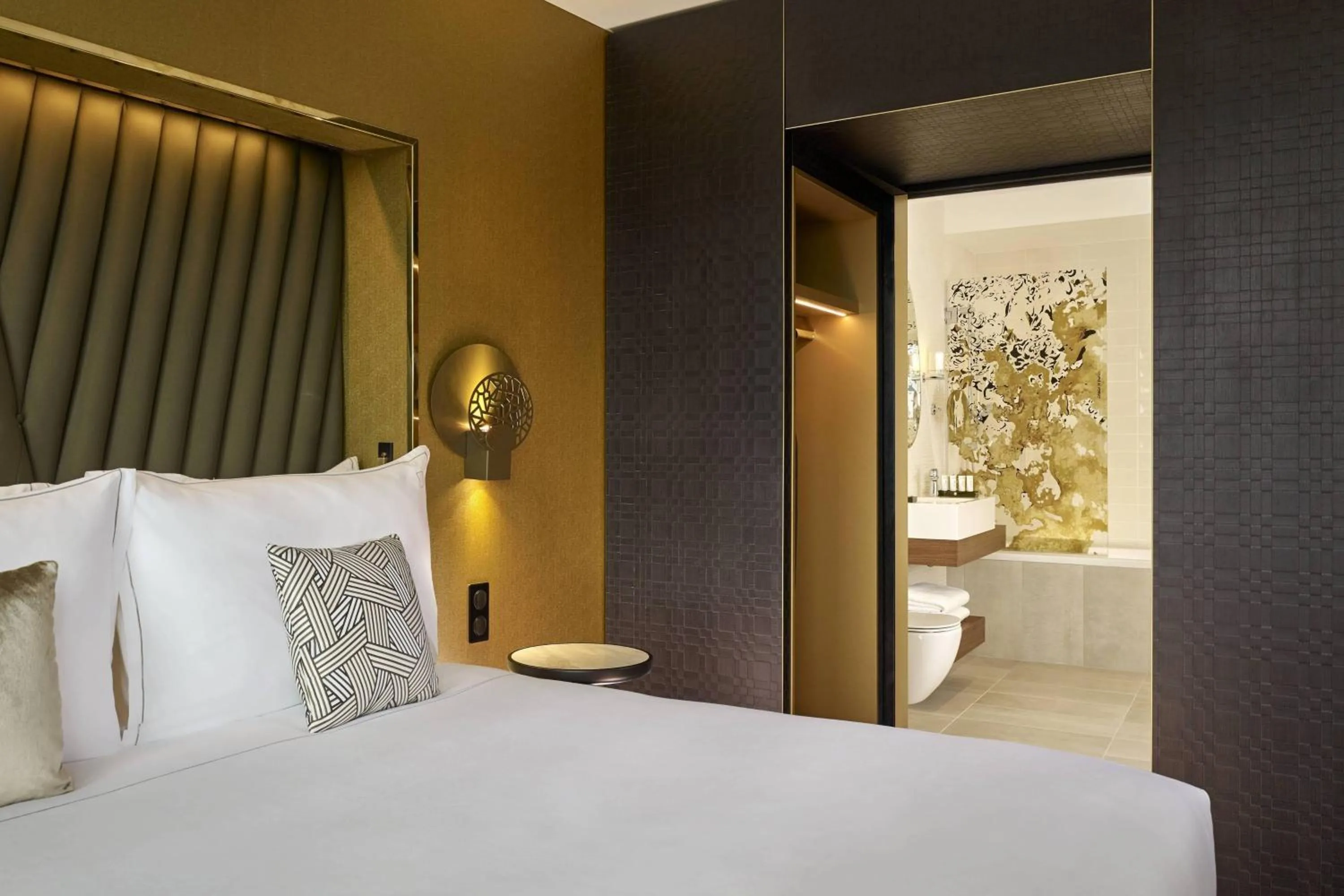 Bathroom, Bed in La Caserne Chanzy Hotel & Spa, Autograph Collection