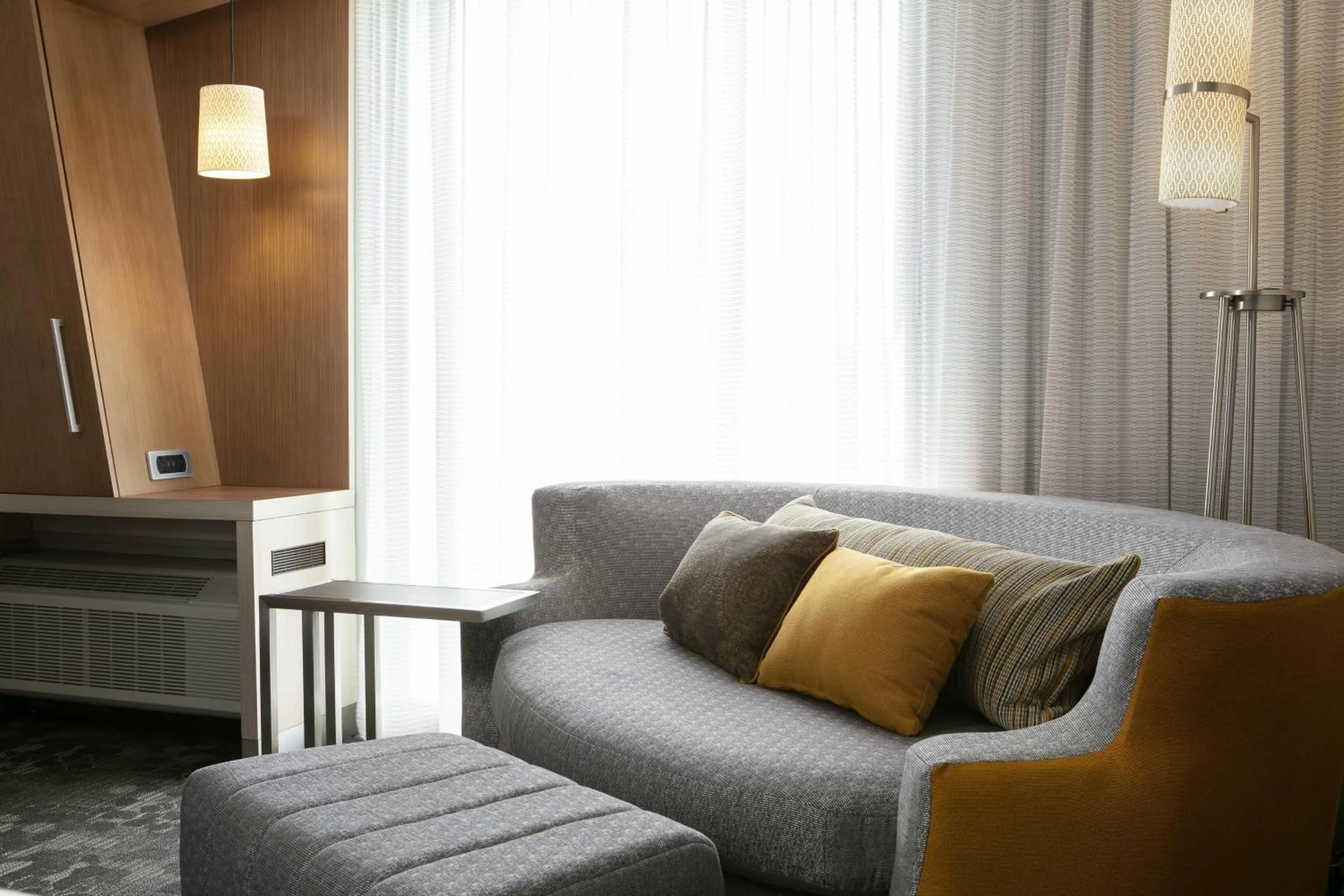 Photo of the whole room in Courtyard Sioux City Downtown/Convention Center