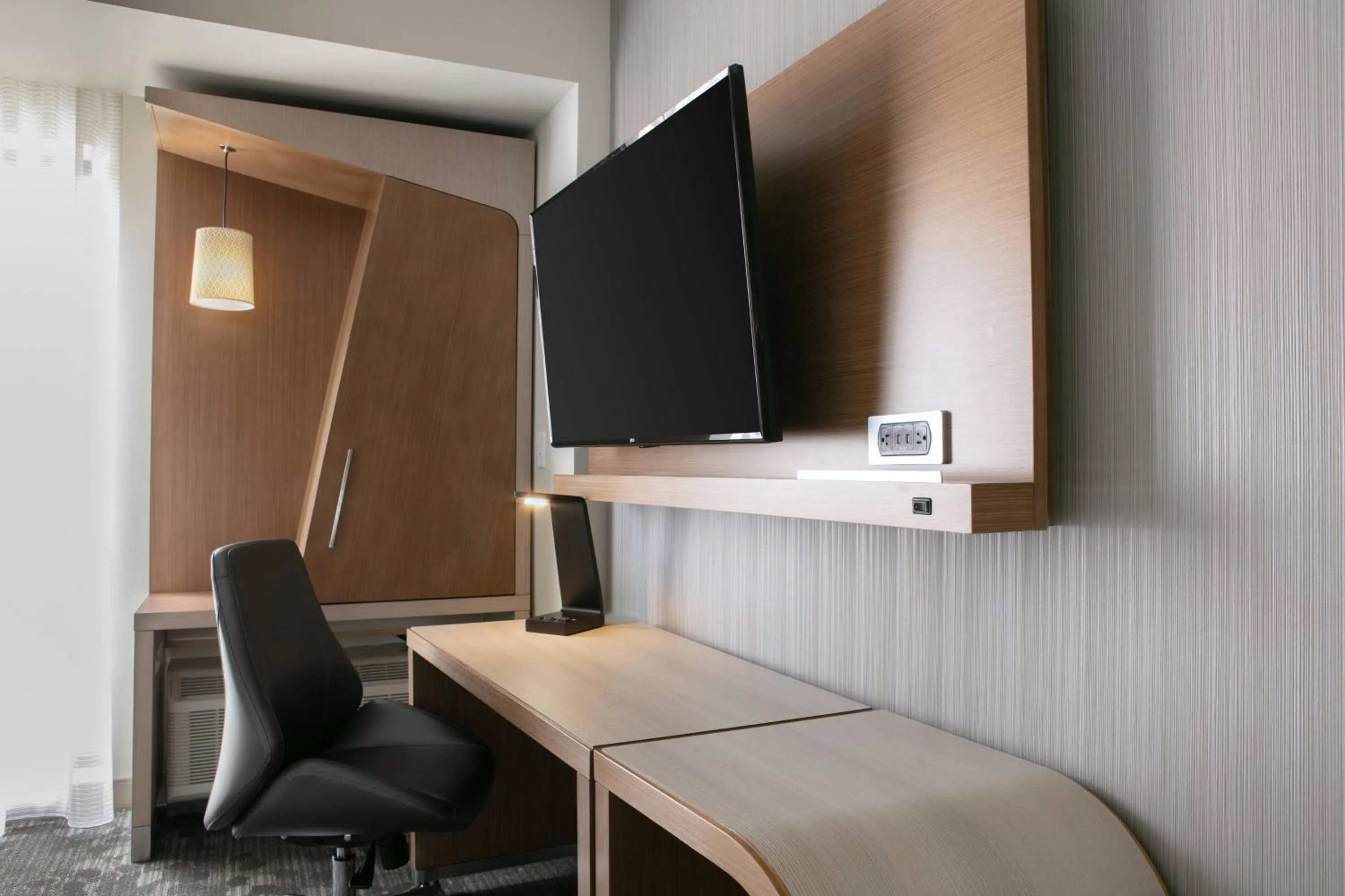 Photo of the whole room in Courtyard Sioux City Downtown/Convention Center