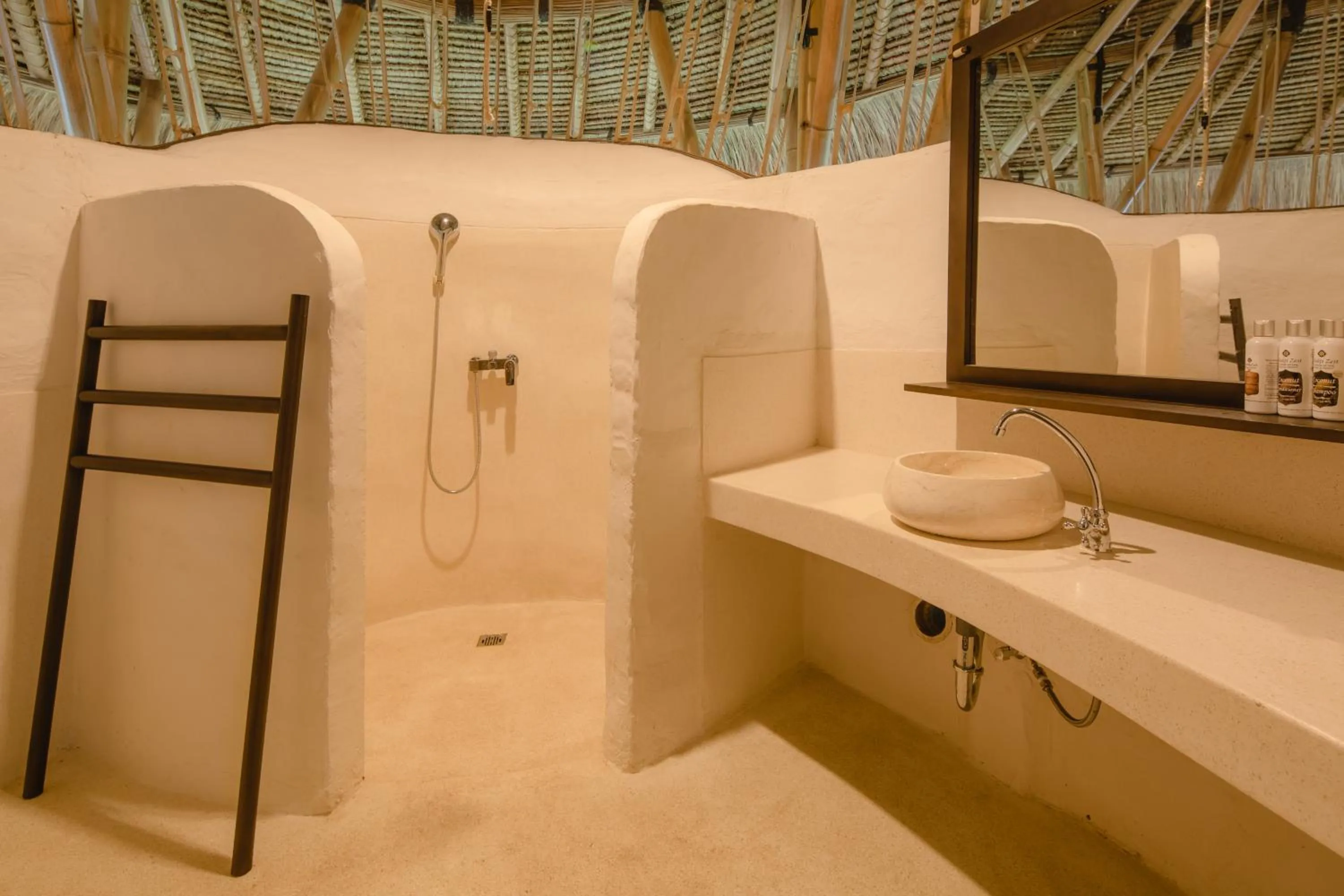 Shower in Mana Earthly Paradise