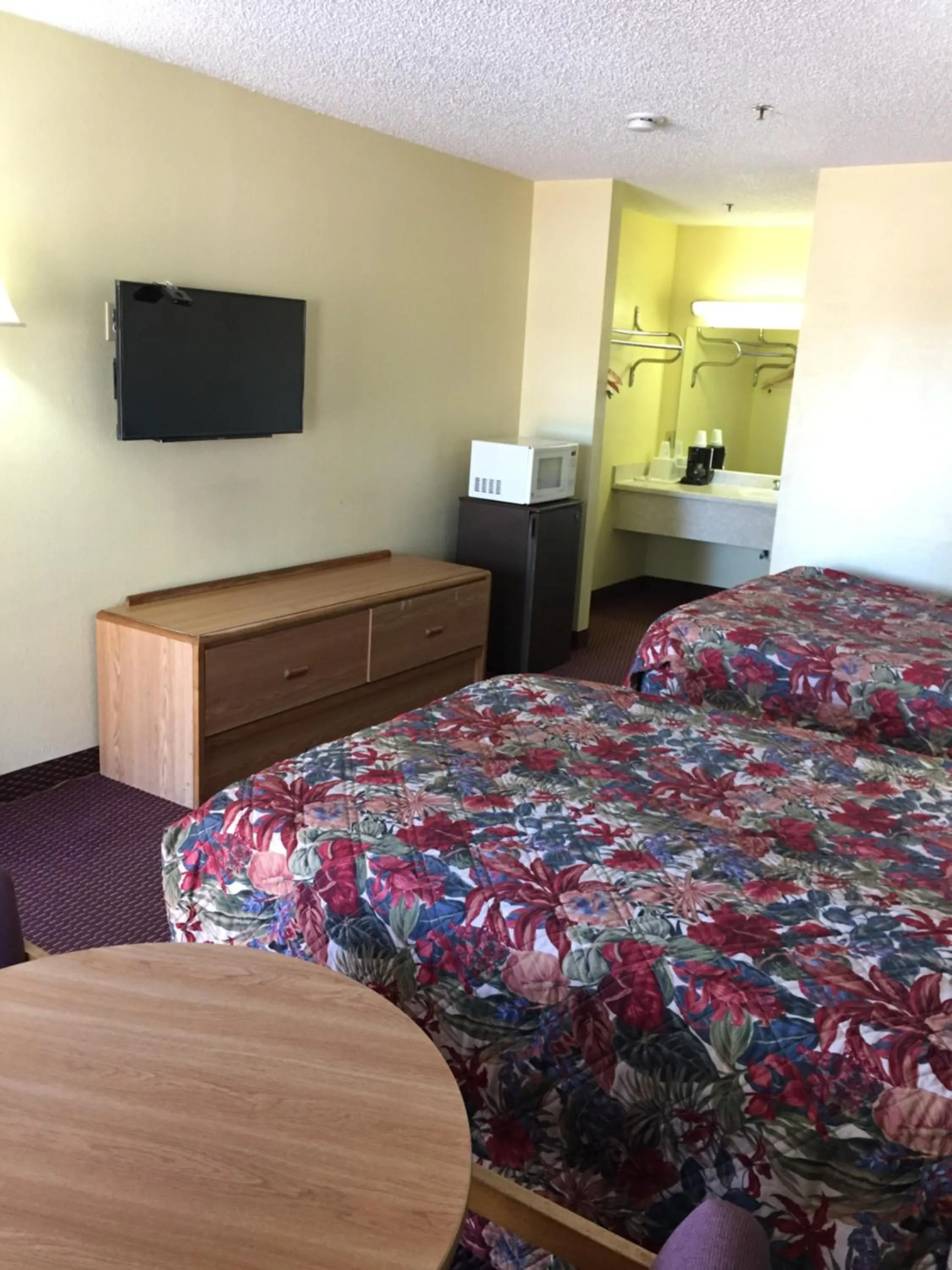 Photo of the whole room, Bed in Relax Inn