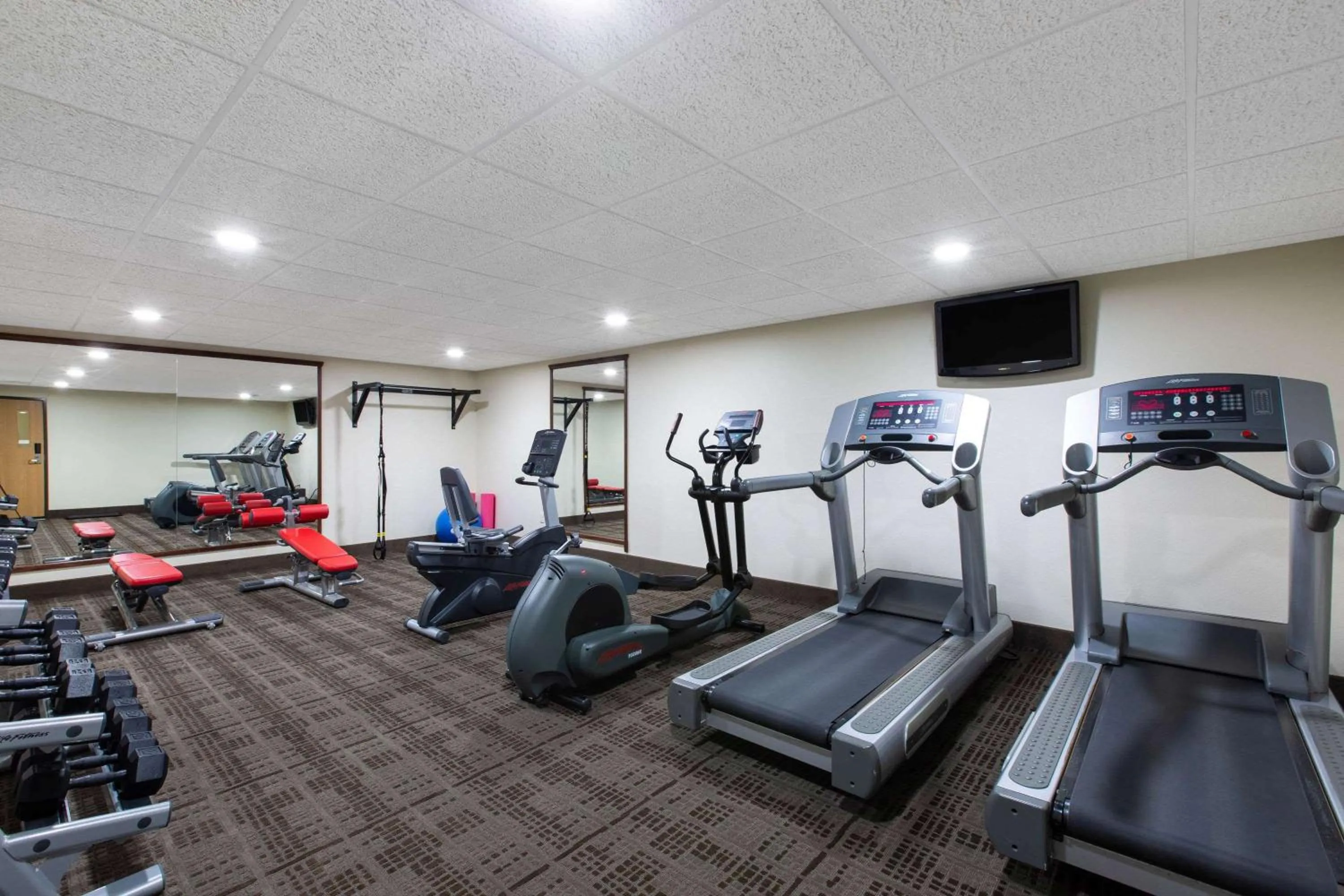 Fitness centre/facilities in AmericInn by Wyndham Merrill