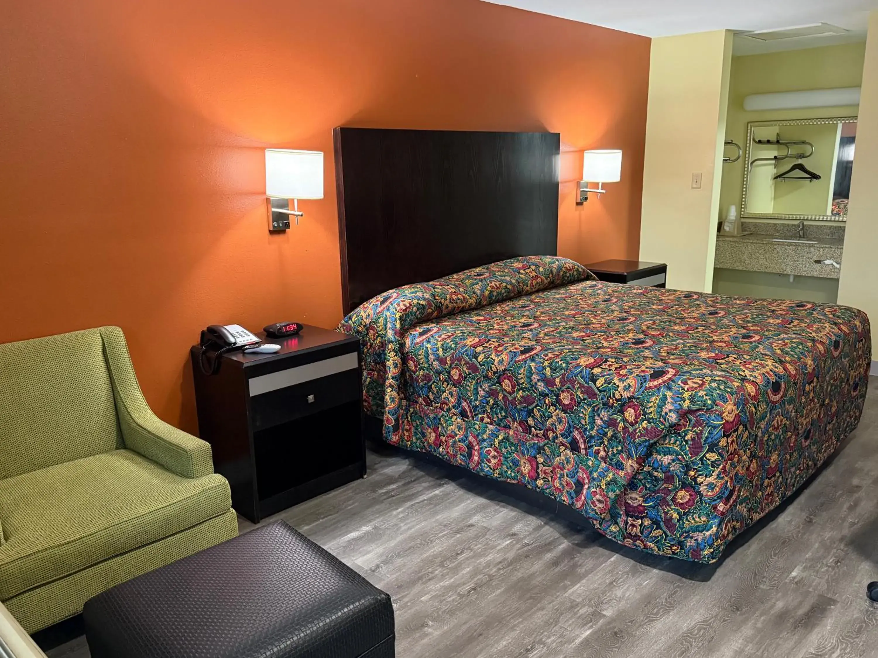 King Room - Non-Smoking in Liberty Inn - Collins King Room - Non-Smoking in Liberty Inn - Collins