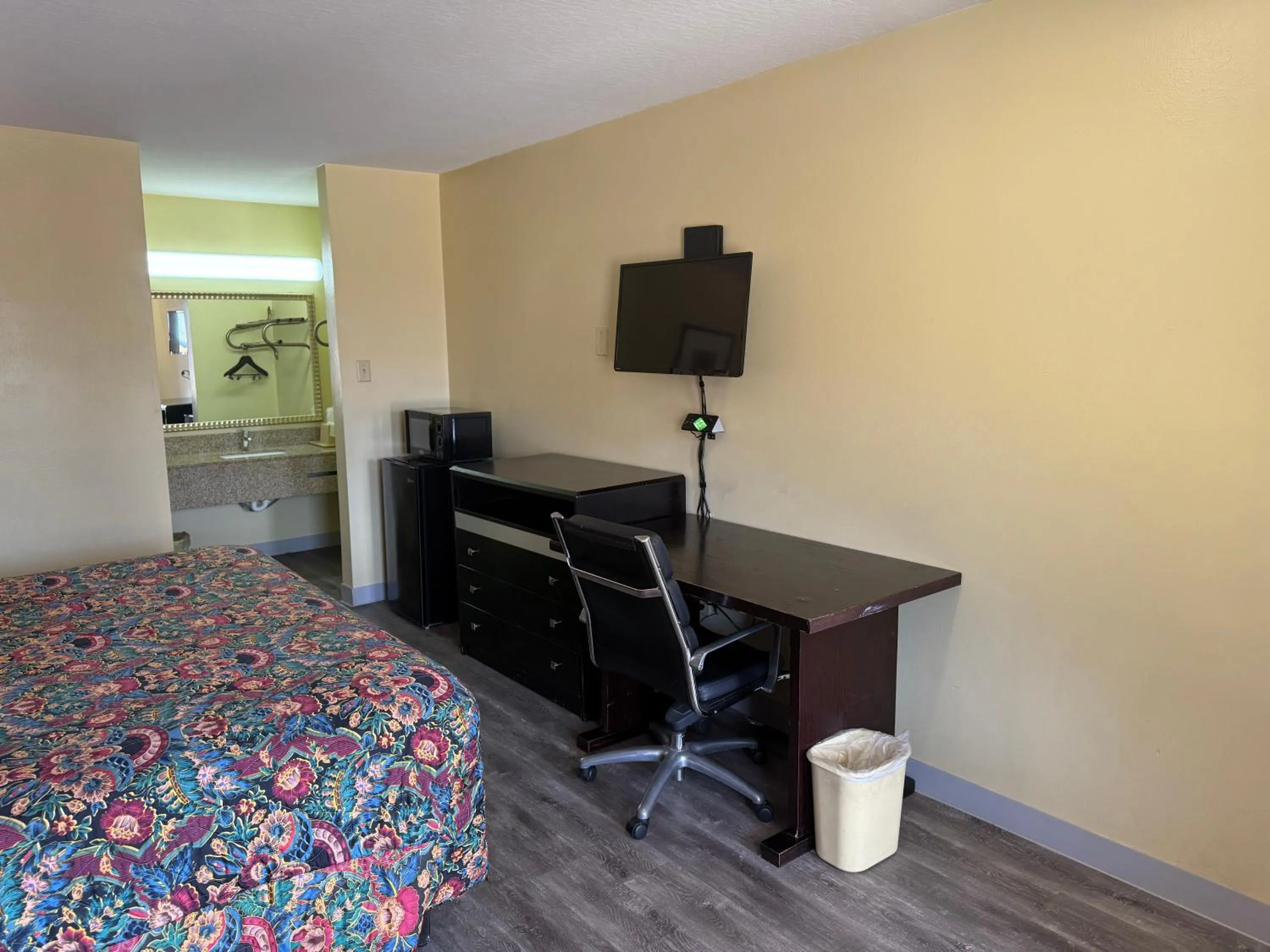 TV and multimedia, Bed in Liberty Inn - Collins