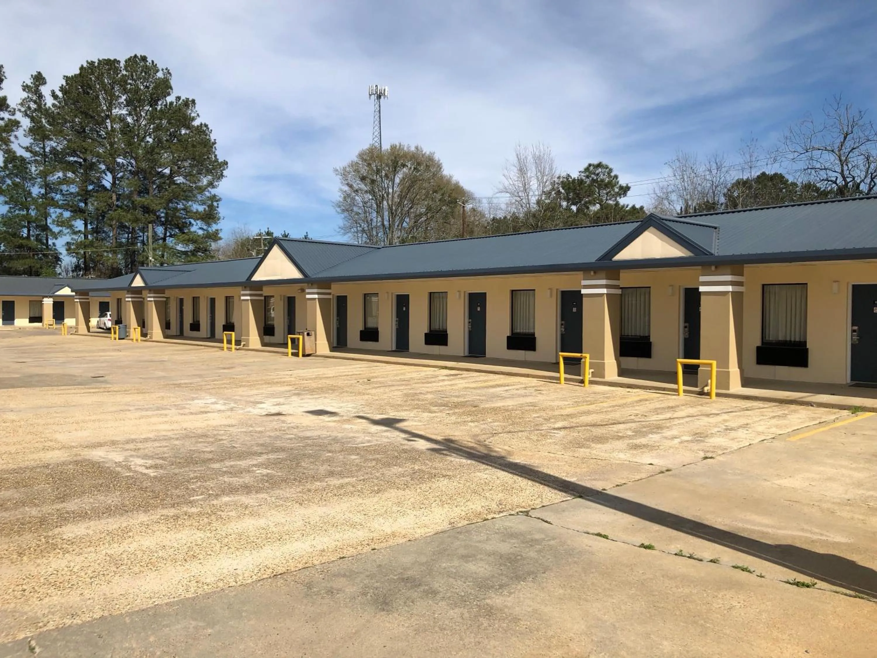 Property building in Liberty Inn - Collins