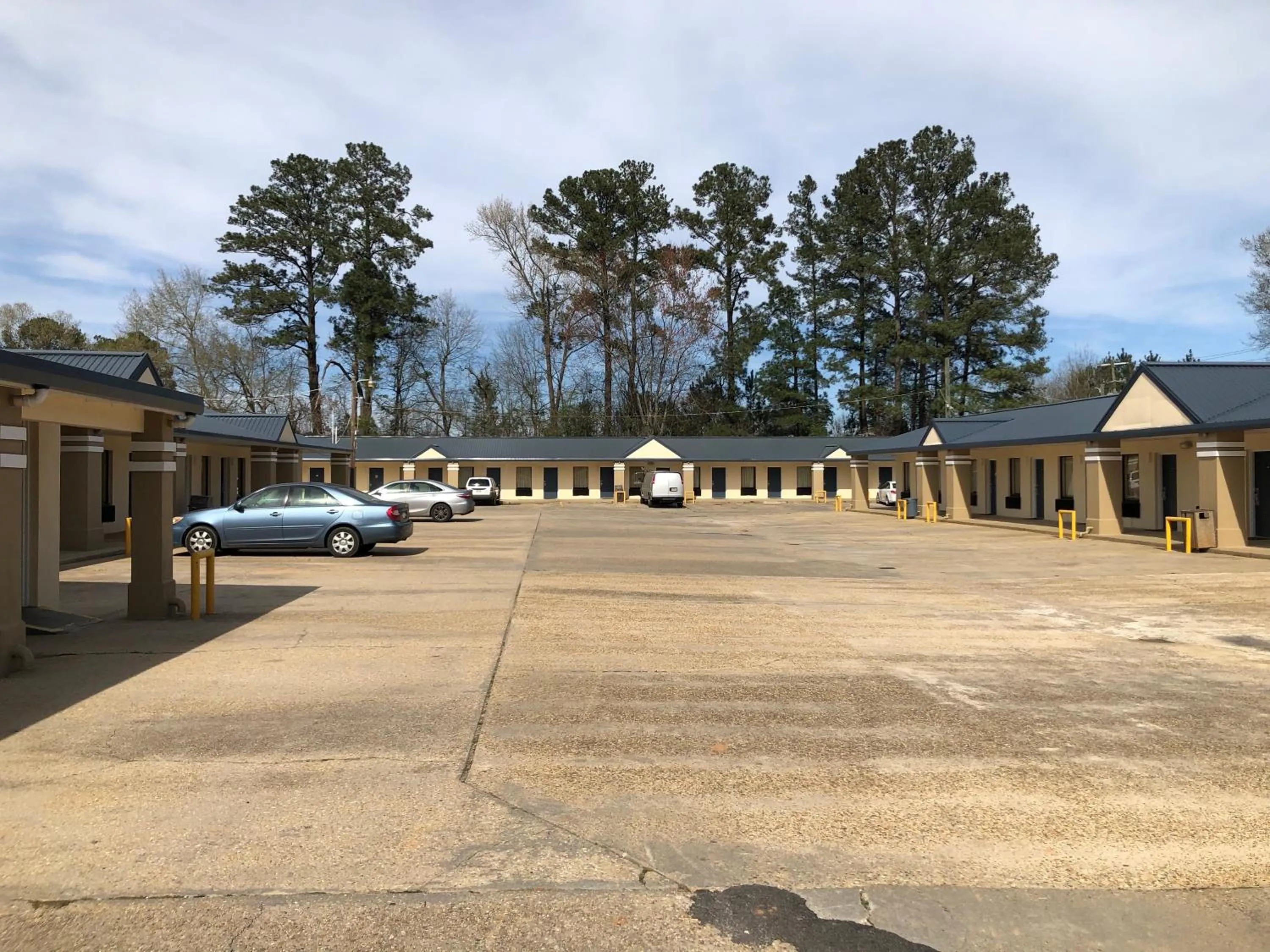 Property building in Liberty Inn - Collins