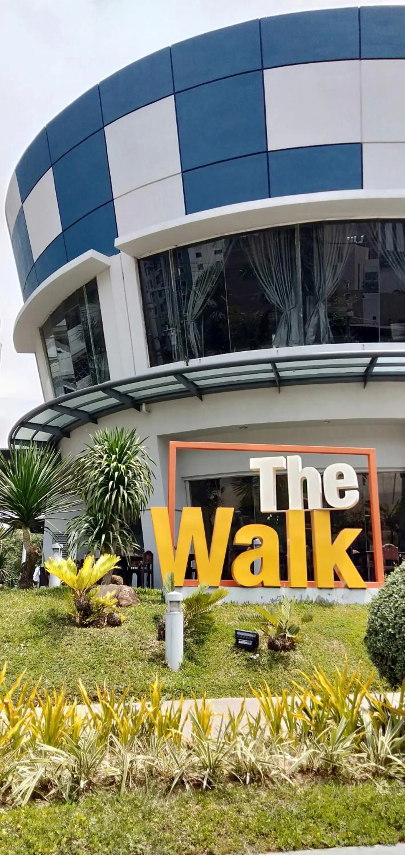 Property building in IT PARK, Cebu City, Twin Beds Avida Riala - unlimited data fast internet up to 100mbps
