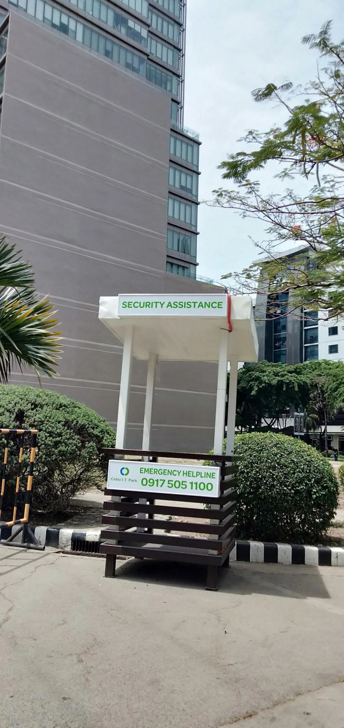 Street view in IT PARK, Cebu City, Twin Beds Avida Riala - unlimited data fast internet up to 100mbps