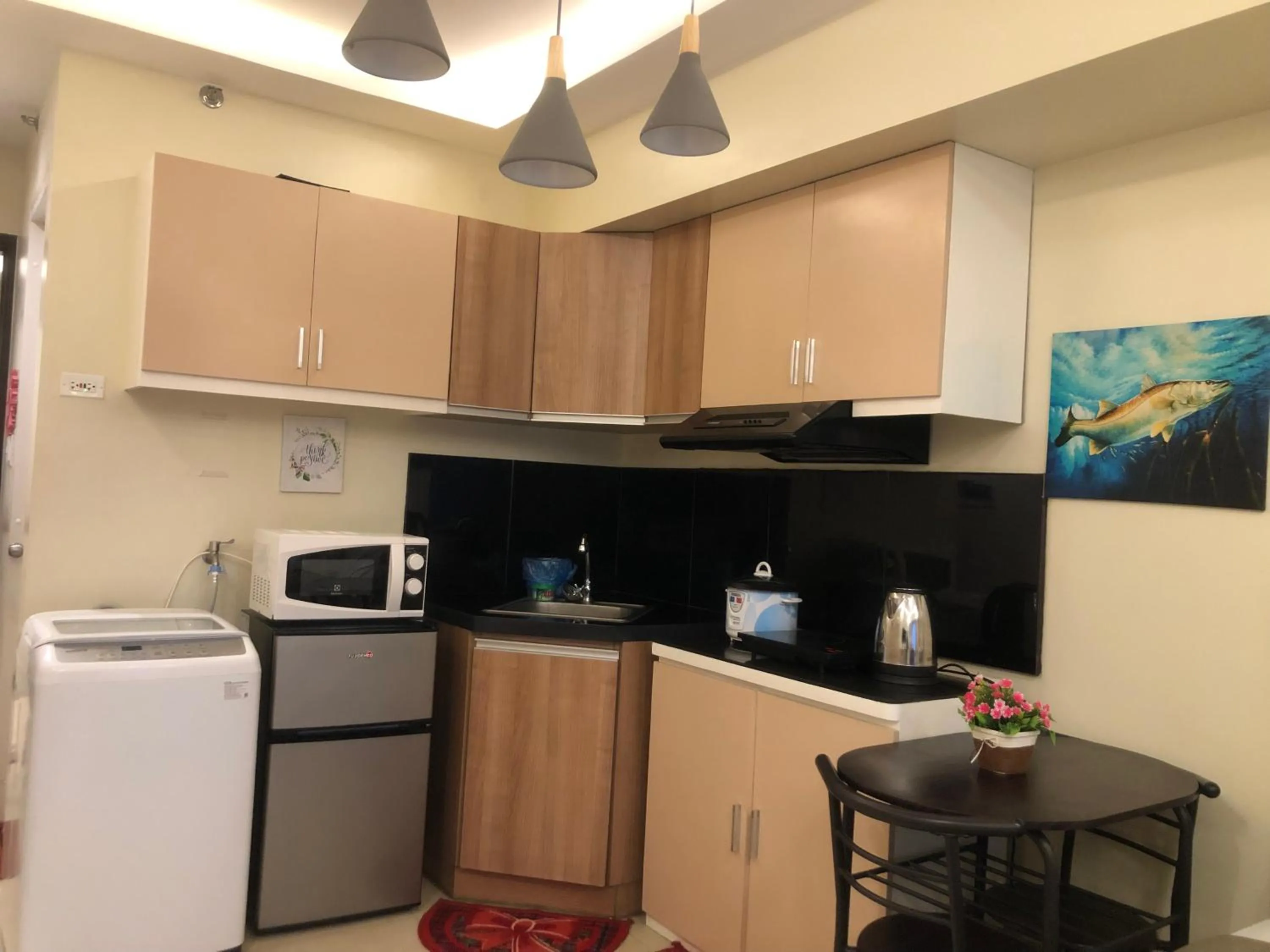 Kitchen or kitchenette in IT PARK, Cebu City, Twin Beds Avida Riala - unlimited data fast internet up to 100mbps
