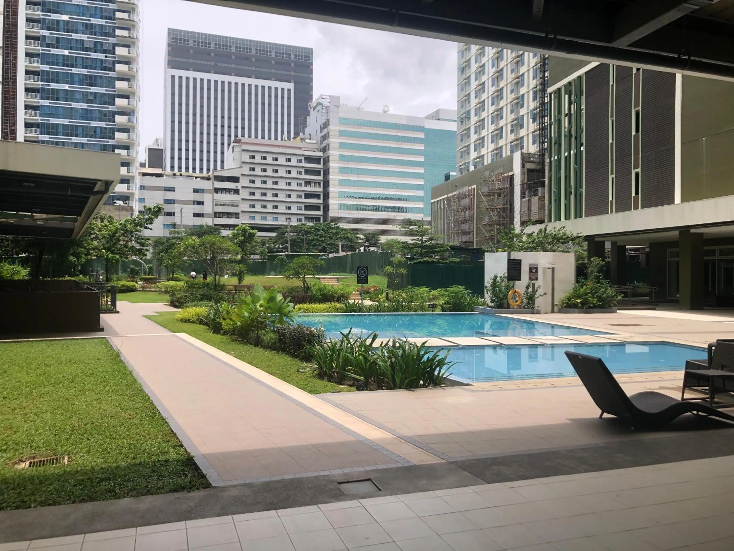 Property building in IT PARK, Cebu City, Twin Beds Avida Riala - unlimited data fast internet up to 100mbps