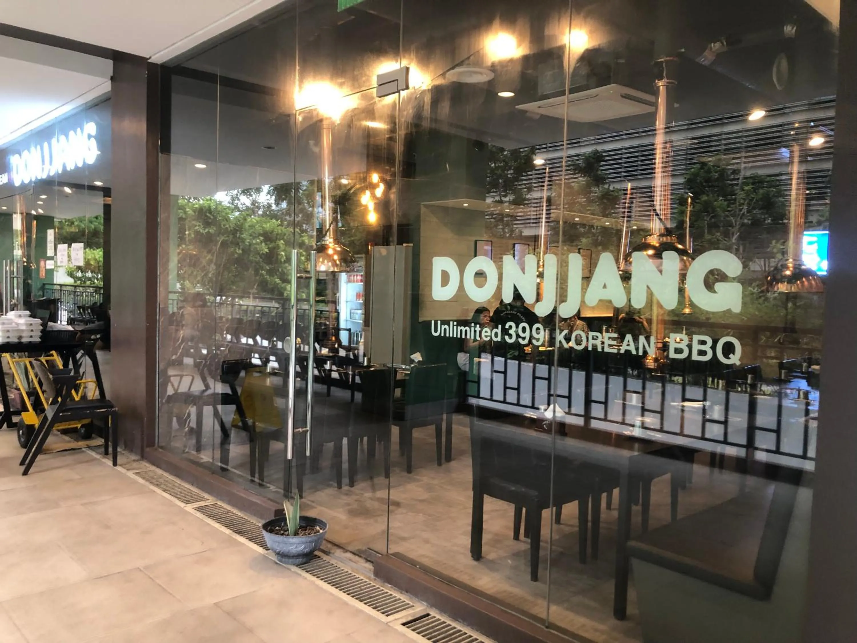 Restaurant/places to eat in IT PARK, Cebu City, Twin Beds Avida Riala - unlimited data fast internet up to 100mbps