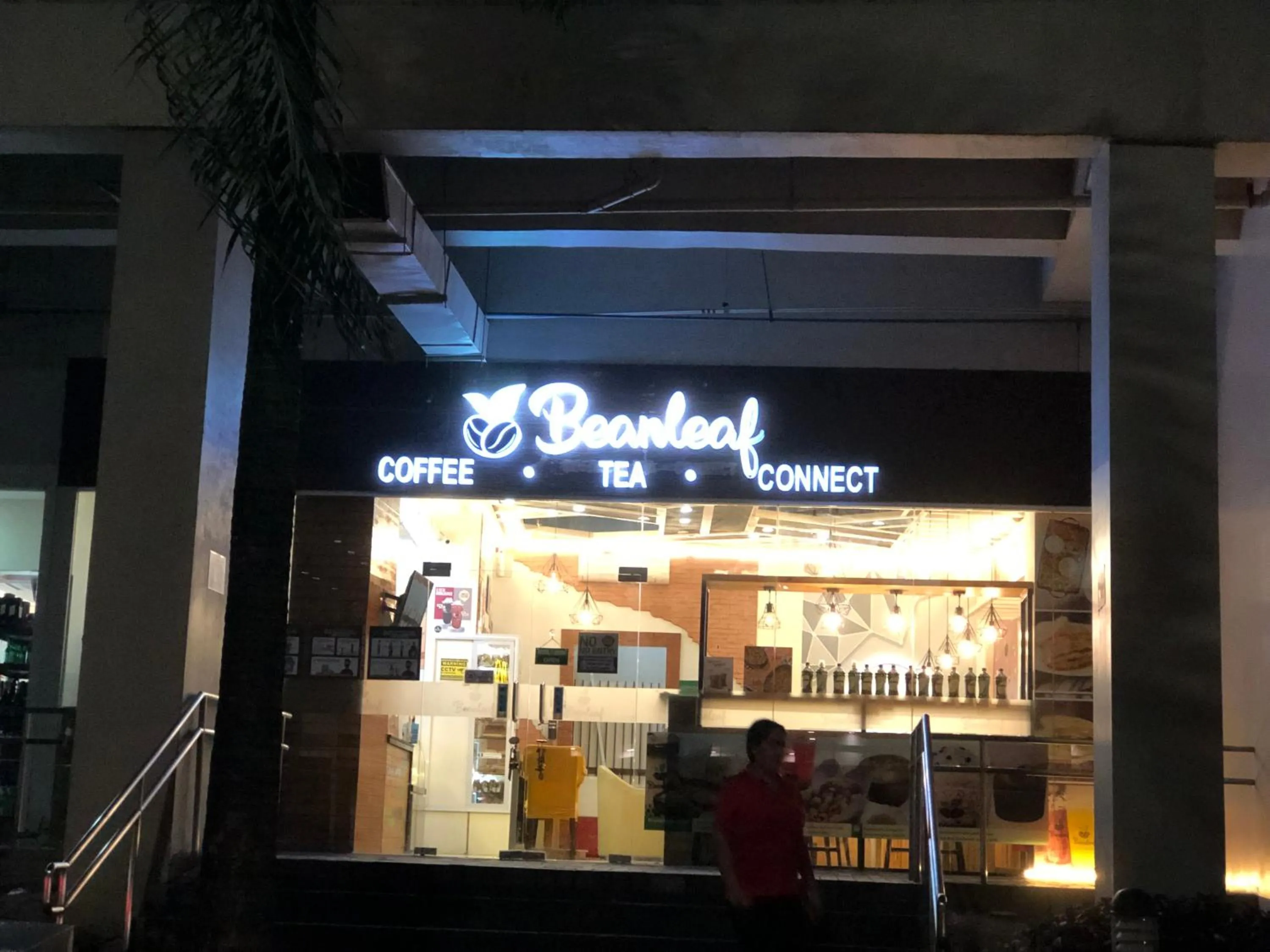 Night in IT PARK, Cebu City, Twin Beds Avida Riala - unlimited data fast internet up to 100mbps