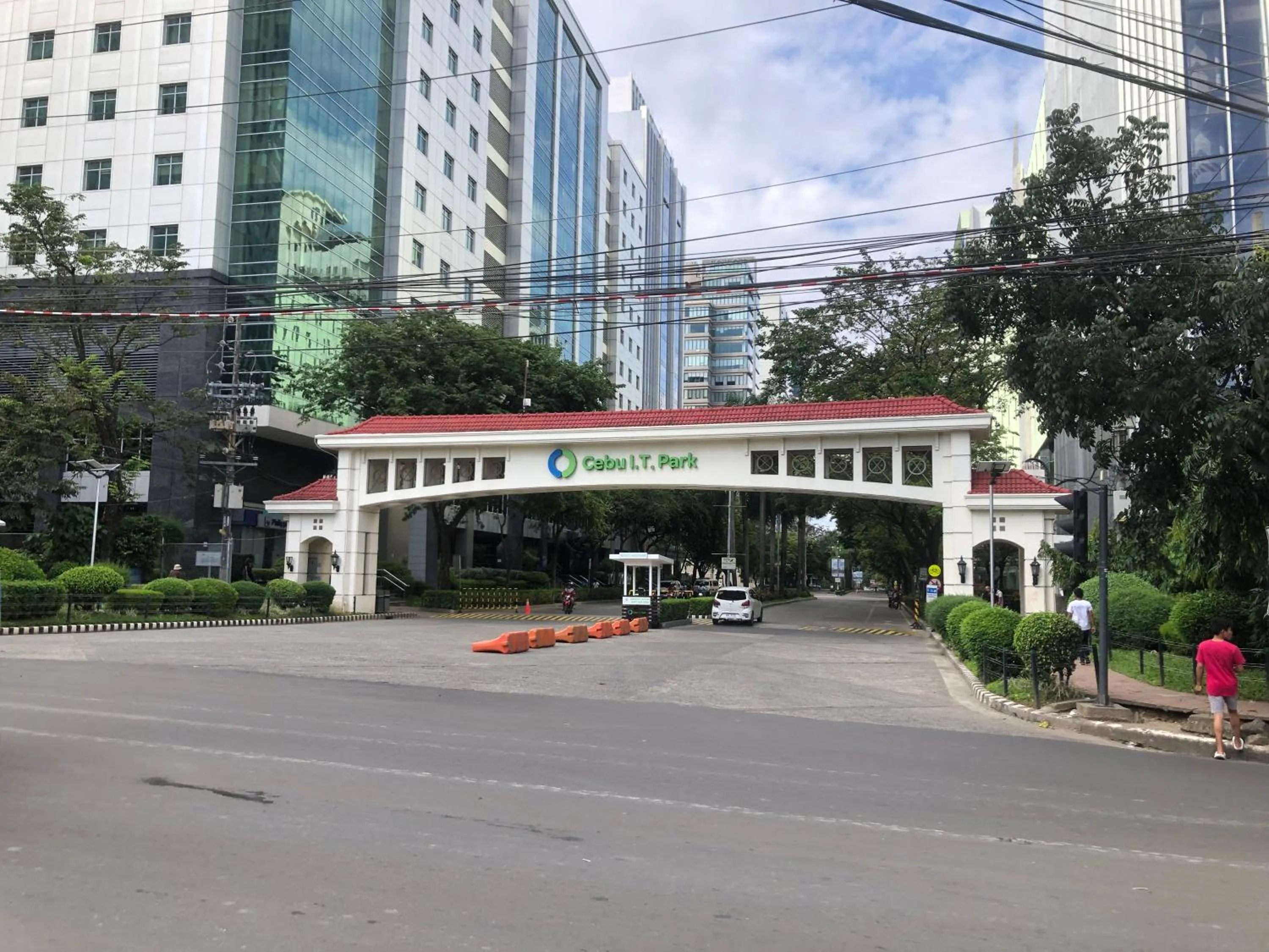 Day in IT PARK, Cebu City, Twin Beds Avida Riala - unlimited data fast internet up to 100mbps