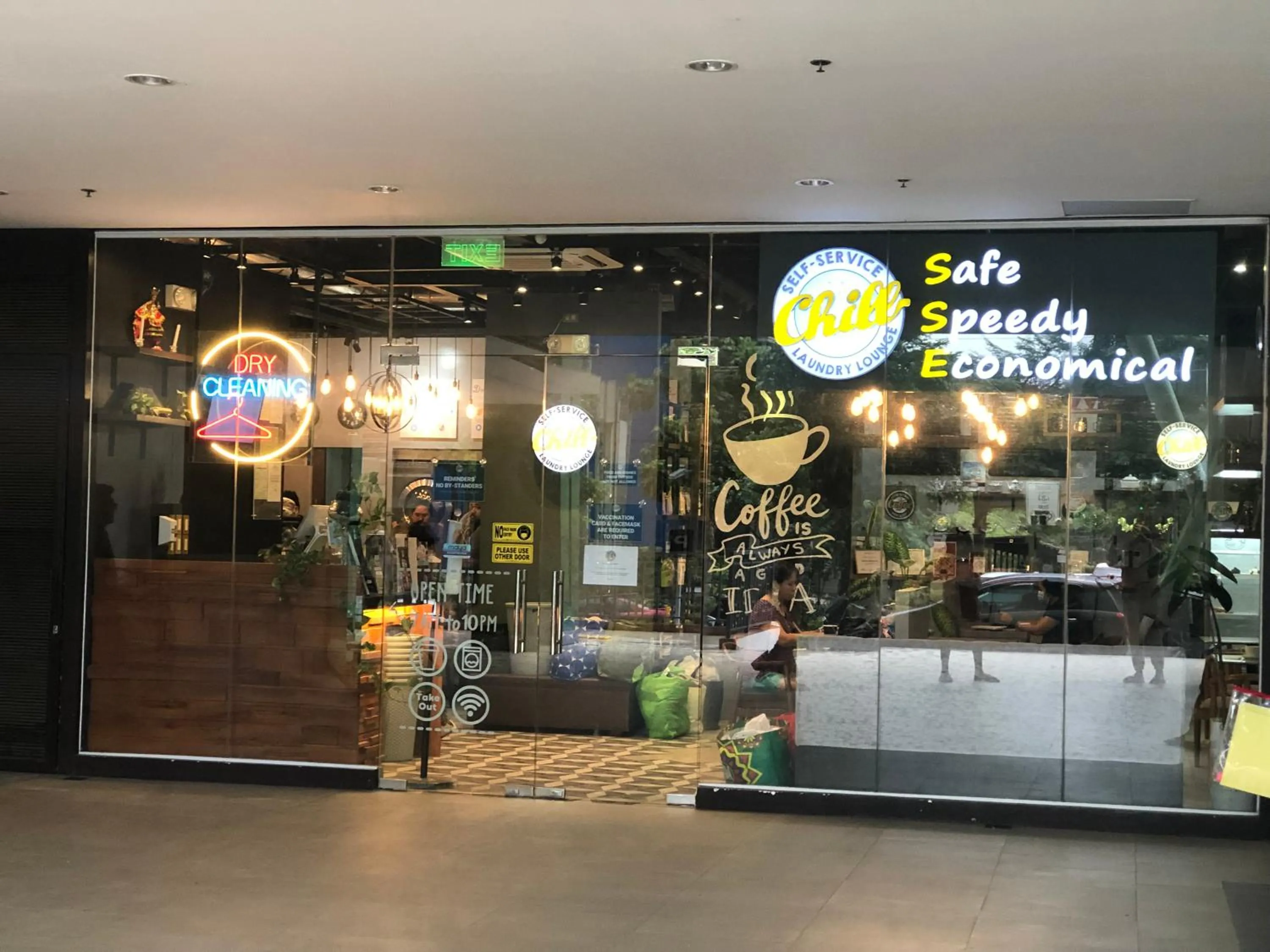 Restaurant/places to eat in IT PARK, Cebu City, Twin Beds Avida Riala - unlimited data fast internet up to 100mbps