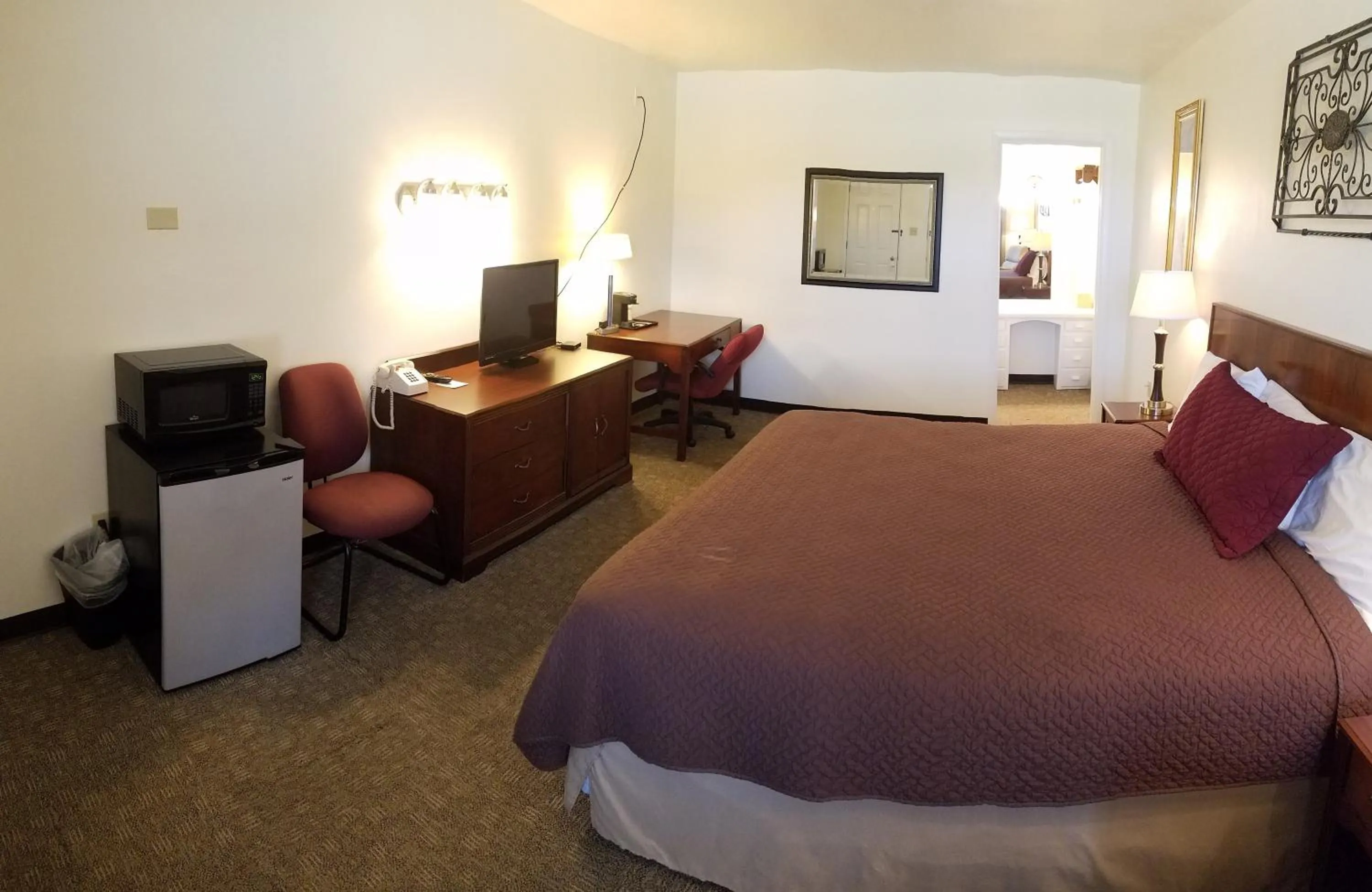 TV and multimedia, Bed in West Plains Motel