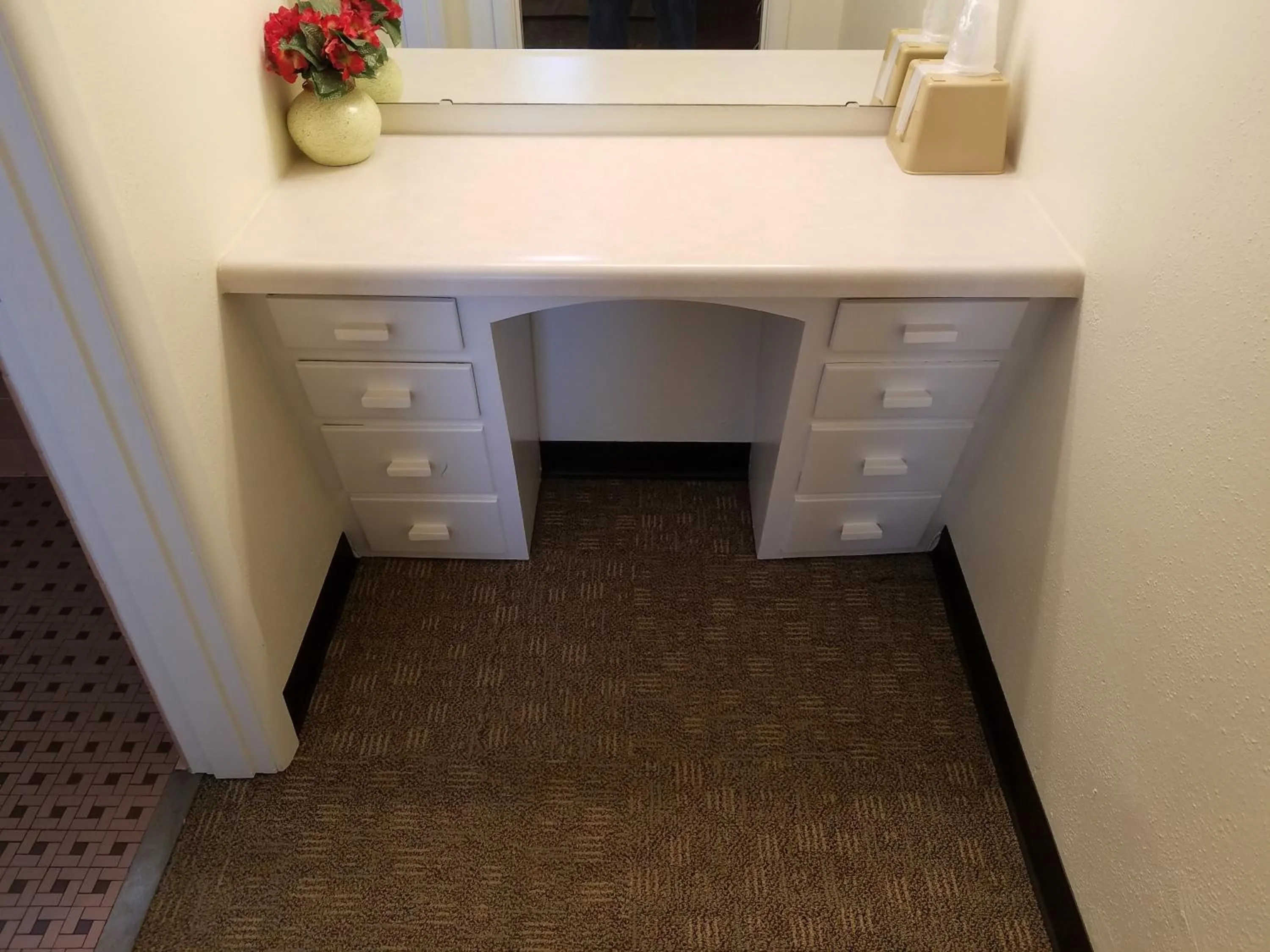 Seating area in West Plains Motel