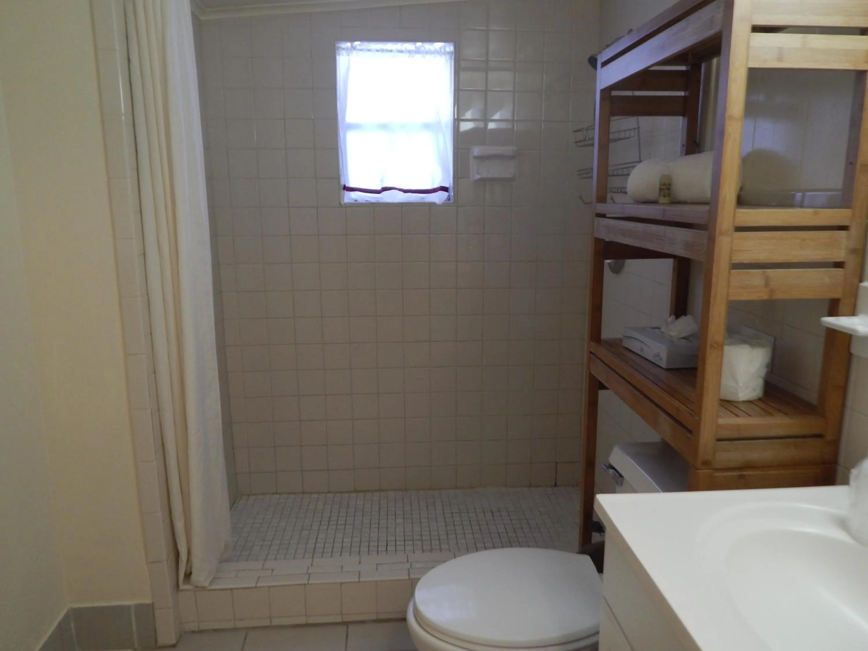 Shower, Bed in Parmer's Resort