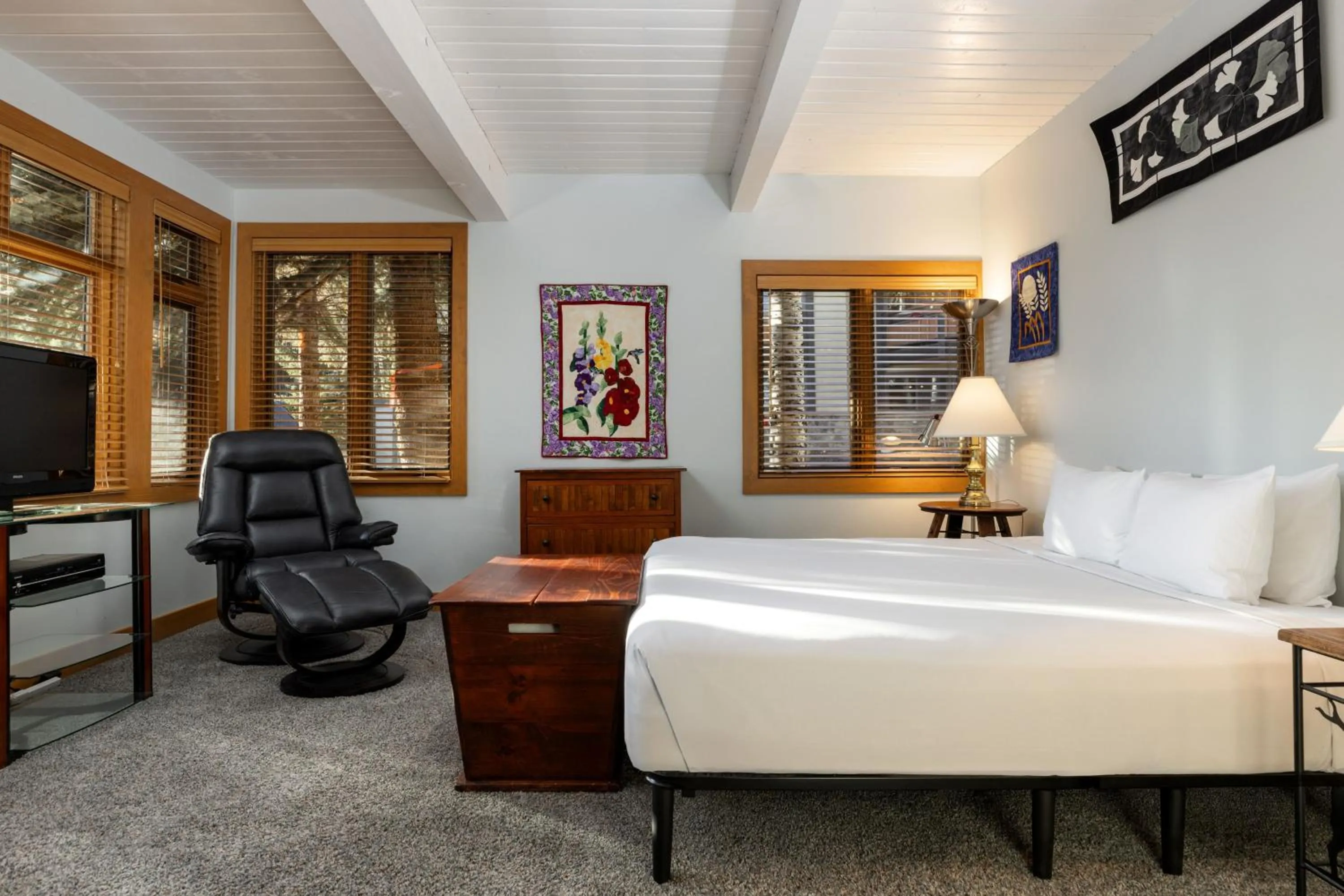 Bed in Aspenwood - CoralTree Residence Collection