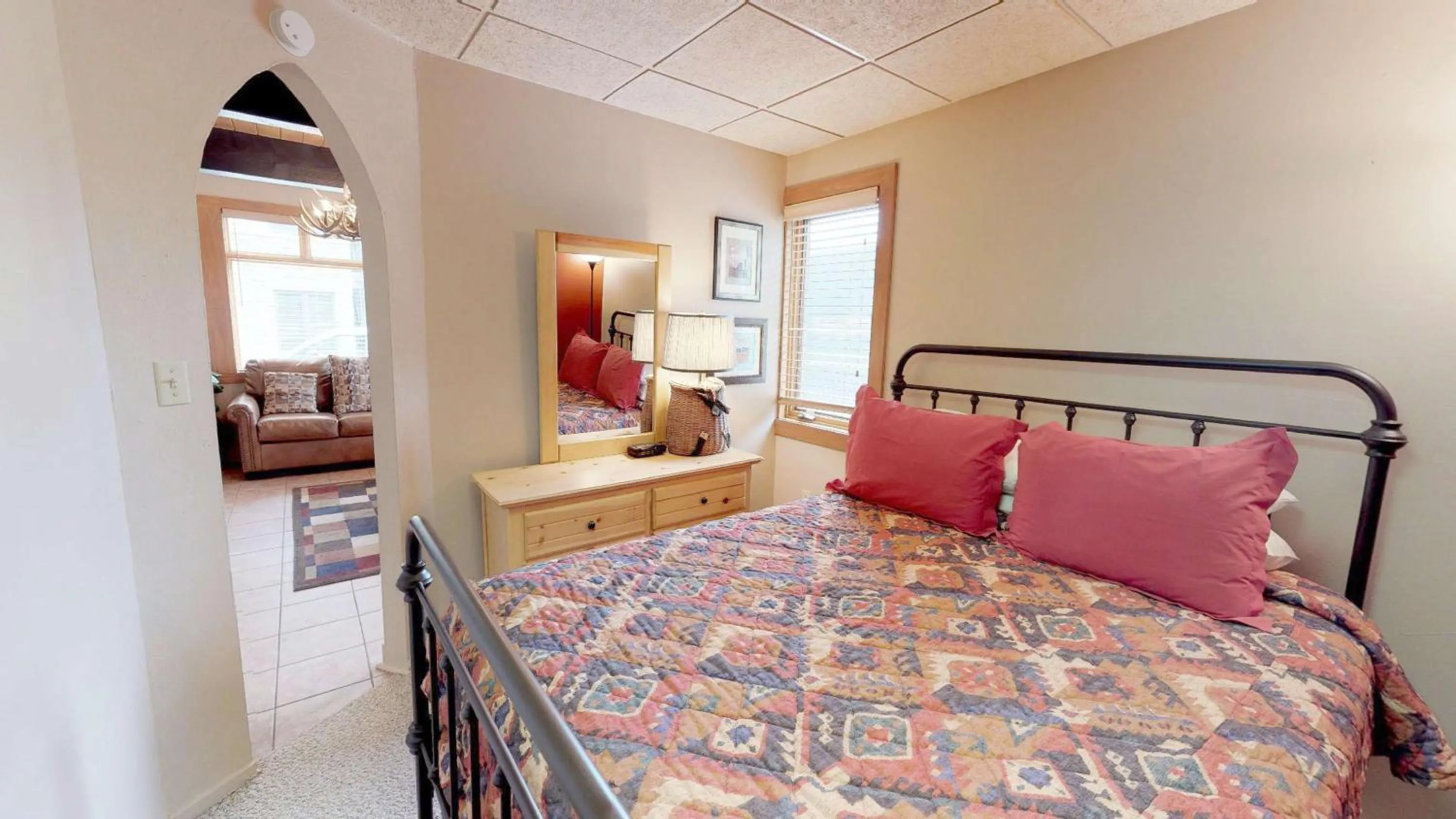 Photo of the whole room, Bed in Aspenwood - CoralTree Residence Collection