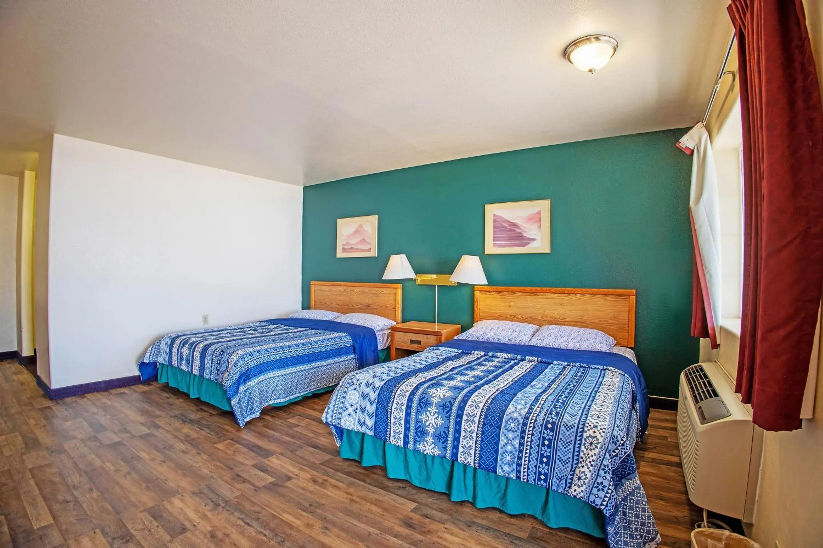 Queen Room with Two Queen Beds in Holiday Motel By OYO Lordsburg I-10 Queen Room with Two Queen Beds in Holiday Motel By OYO Lordsburg I-10