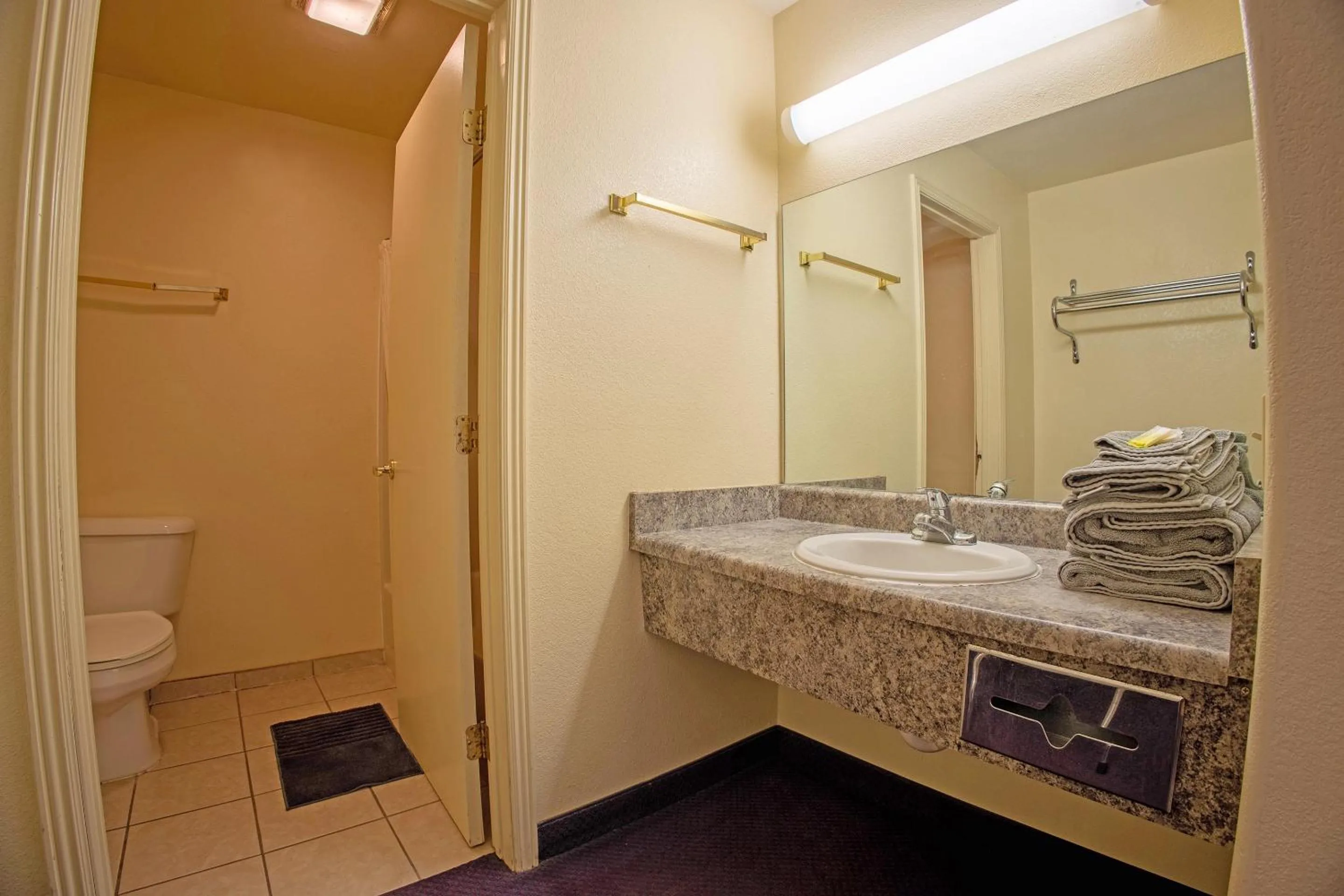 Bathroom, Bed in Holiday Motel By OYO Lordsburg I-10