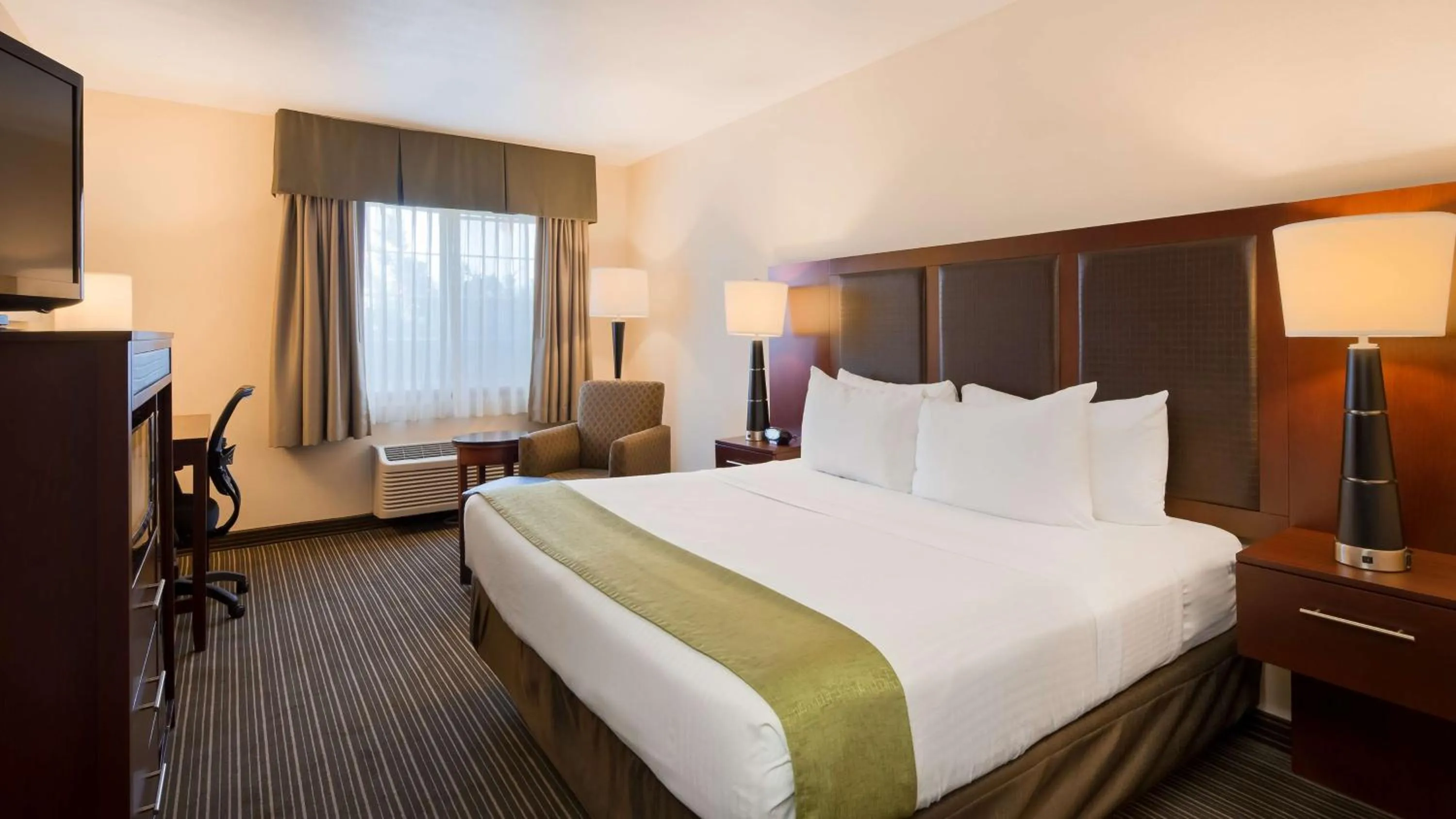 Photo of the whole room, Bed in Best Western J. C. Inn