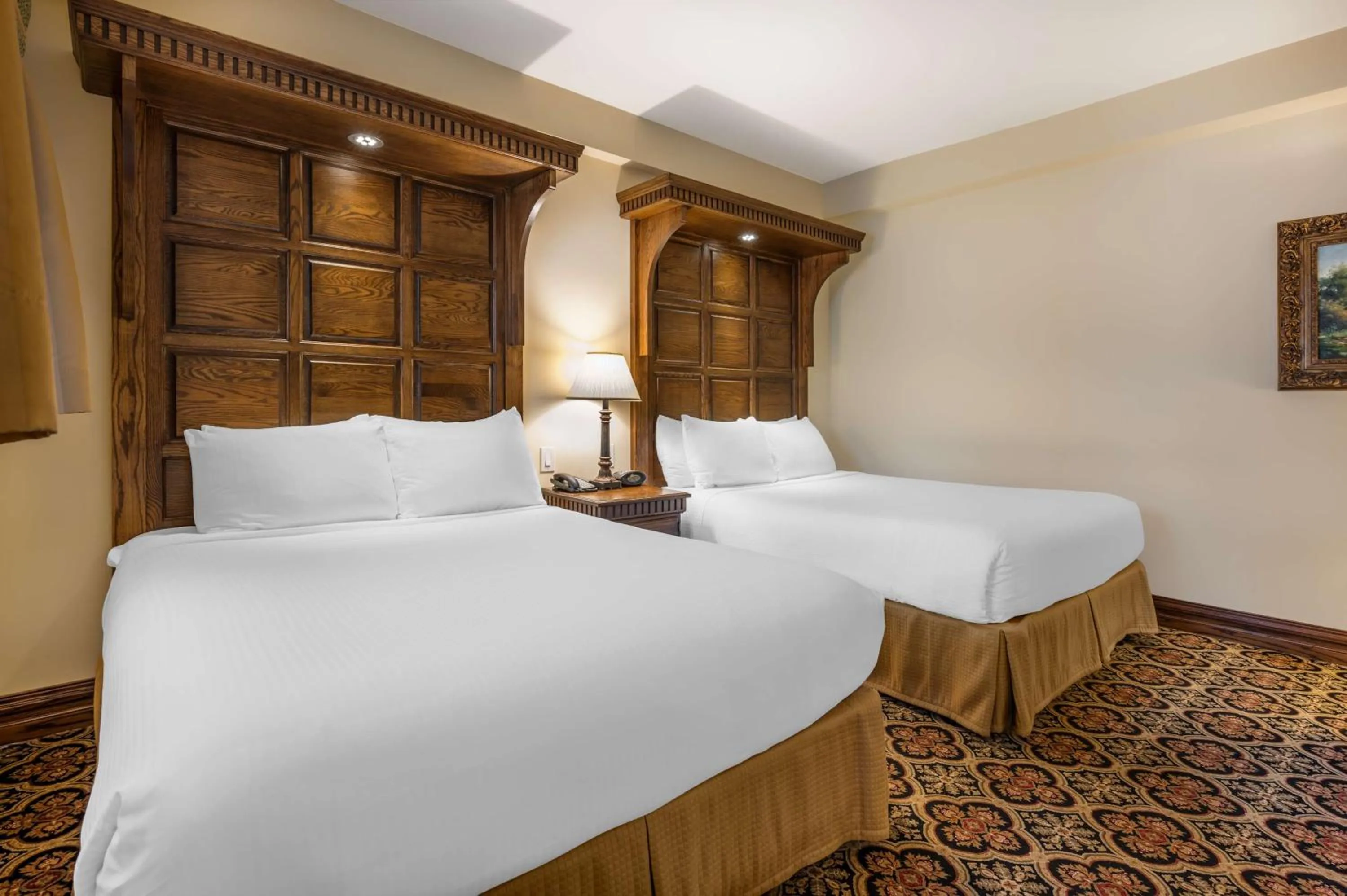 Bedroom, Bed in Best Western Premier Mariemont Inn